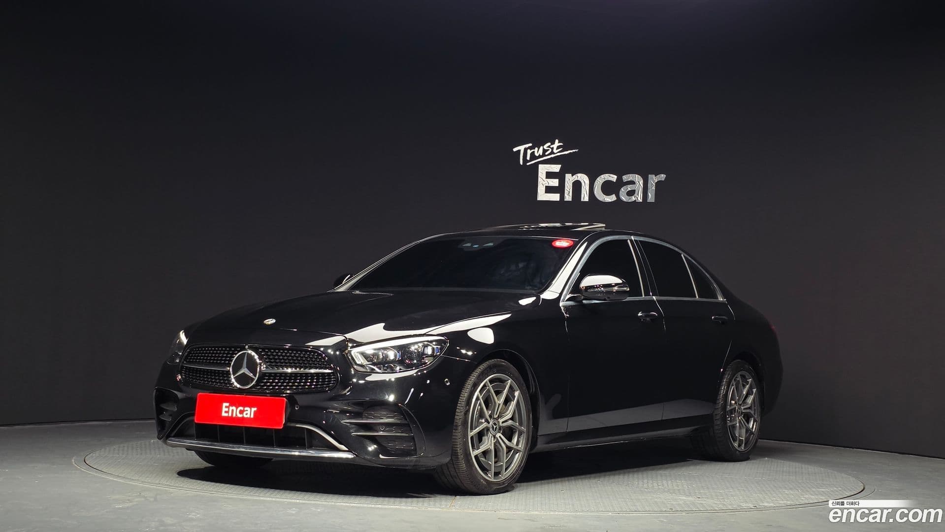 Main__Slider__Photo:E-Class Mercedes-Benz 2020.11-0