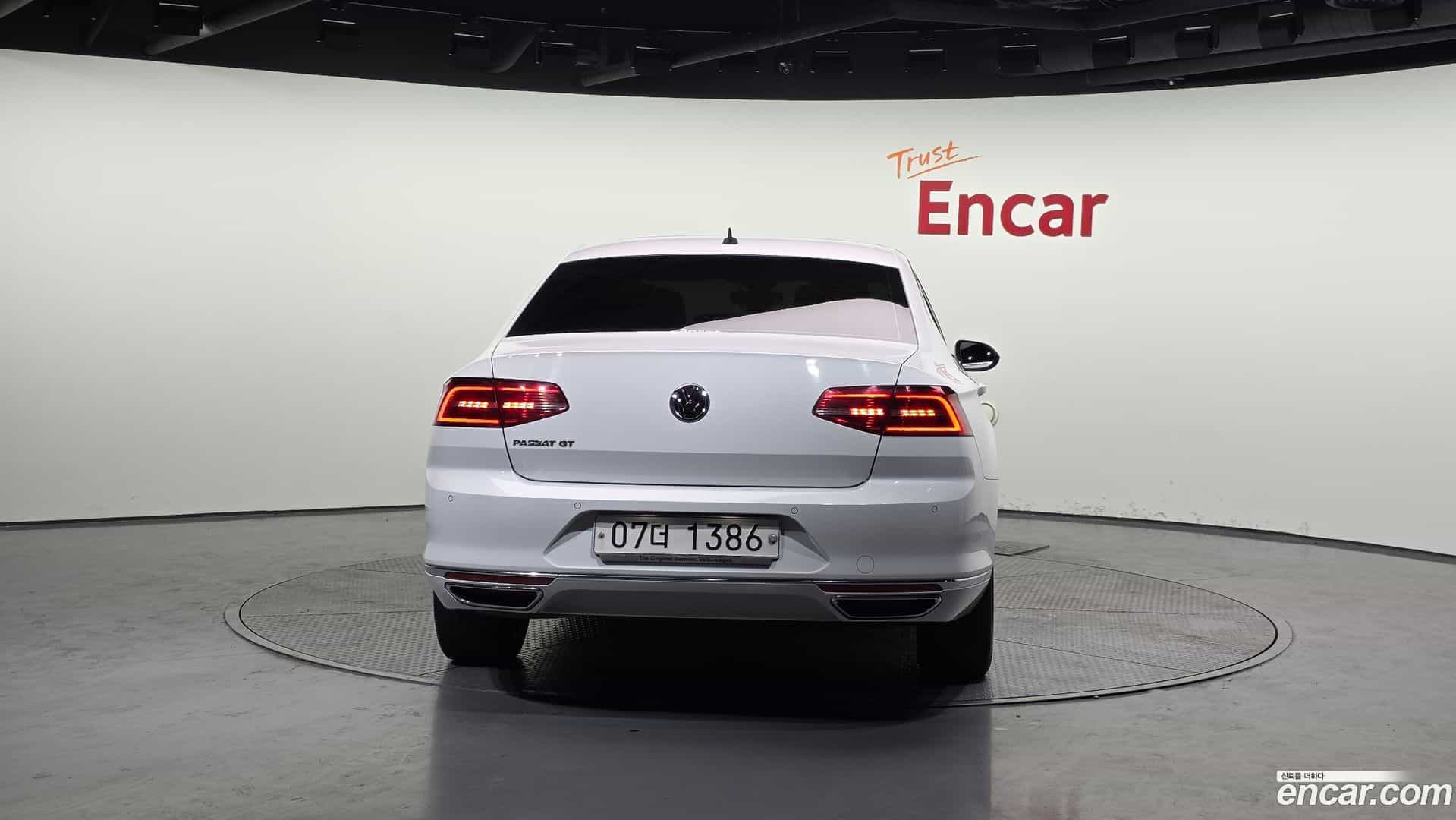 Passat Volkswagen 2018.3-OUTER-004