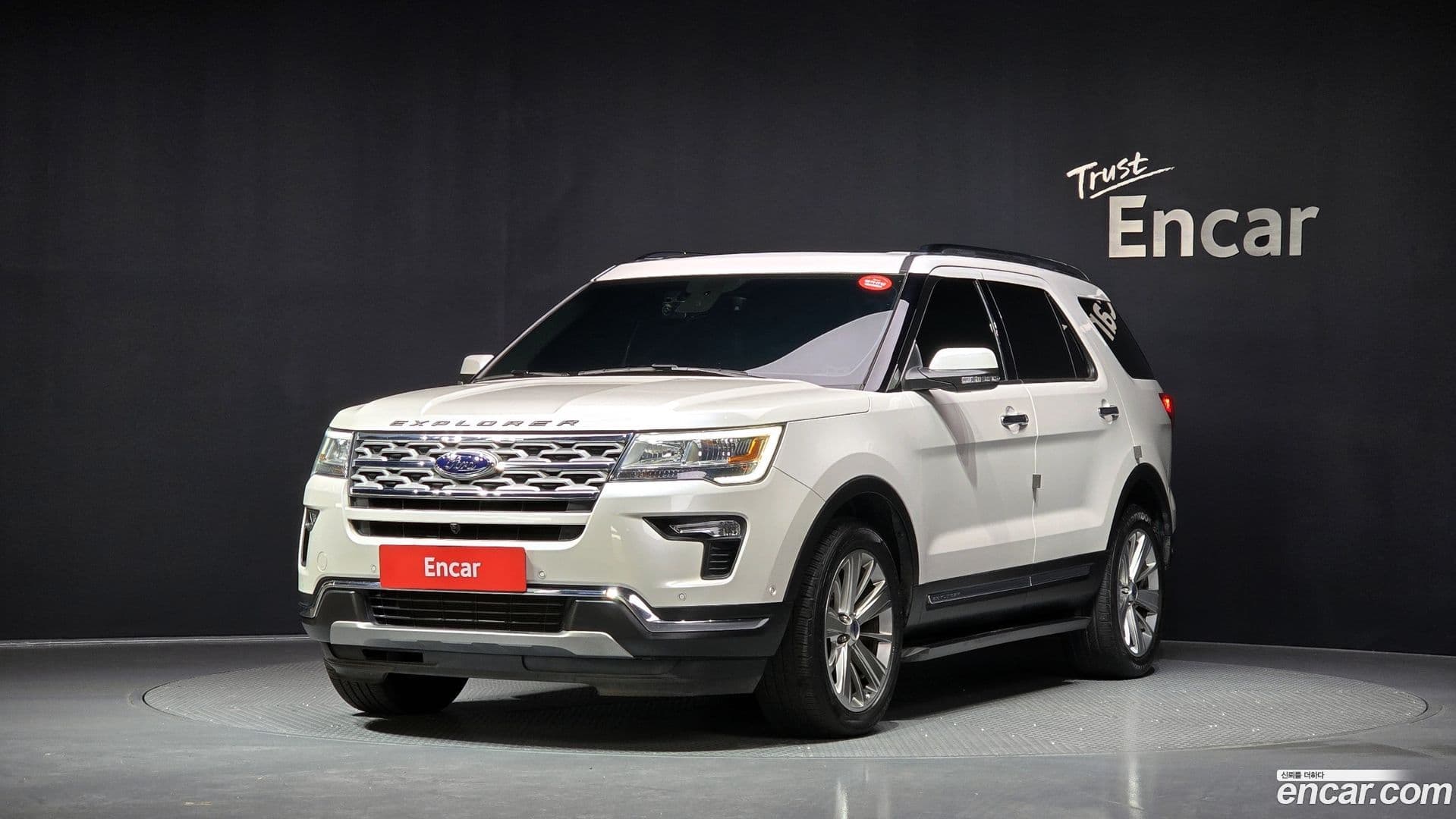 Main__Slider__Photo:Explorer Ford 2018.10-0