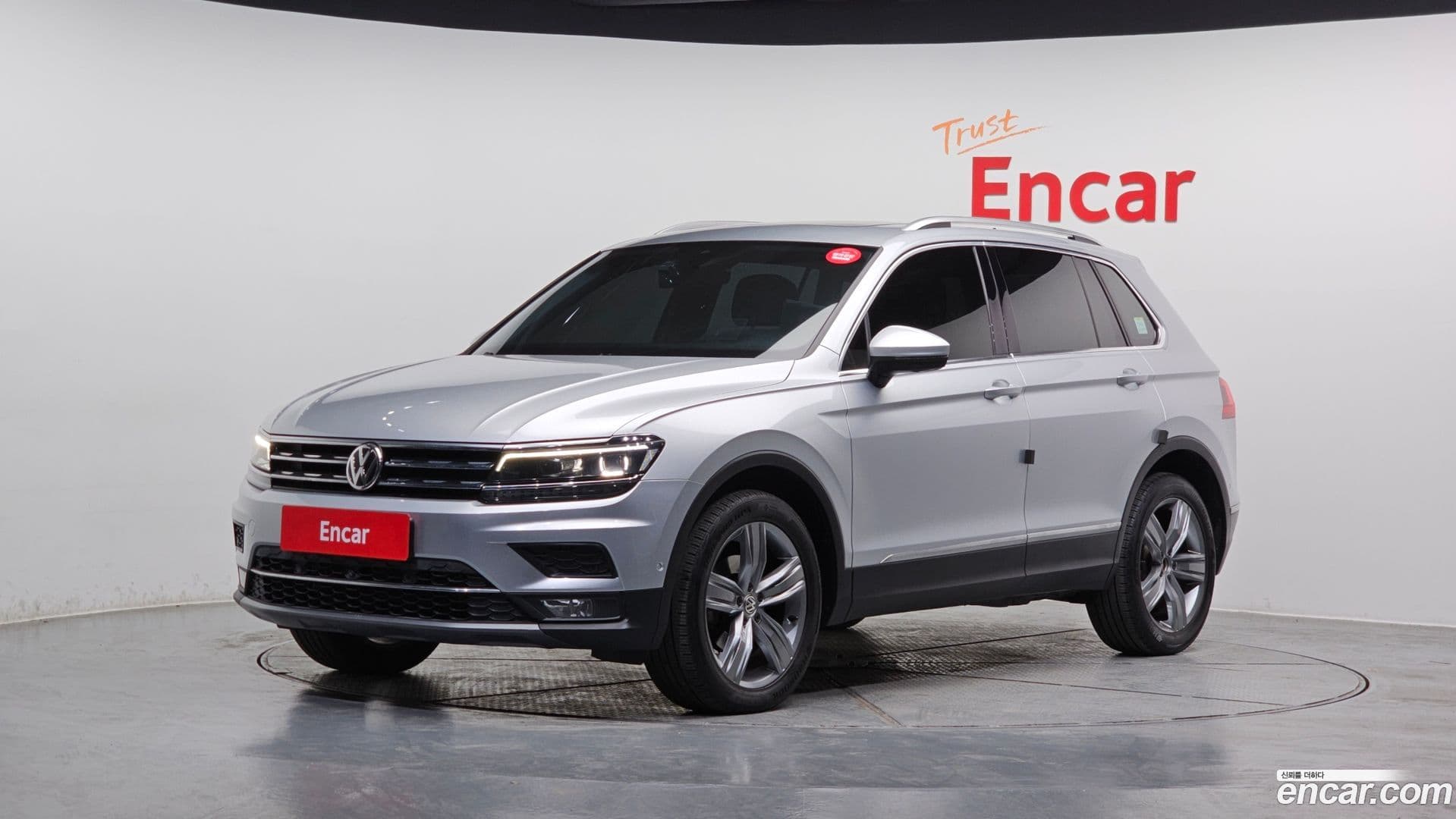 Main__Slider__Photo:Tiguan Volkswagen 2018.6-0
