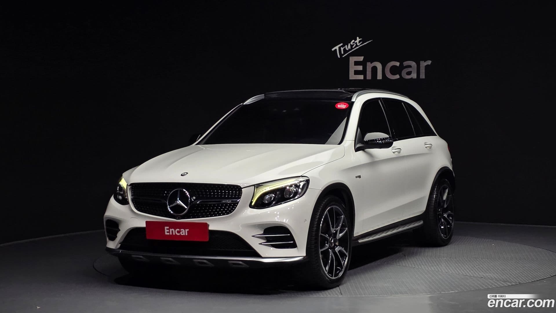 Main__Slider__Photo:GLC-Class Mercedes-Benz 2017.2-0