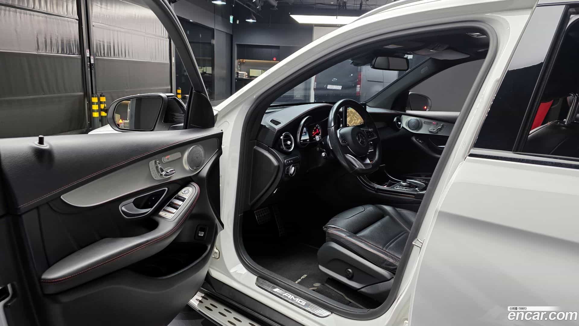 GLC-Class Mercedes-Benz 2017.2-INNER-010