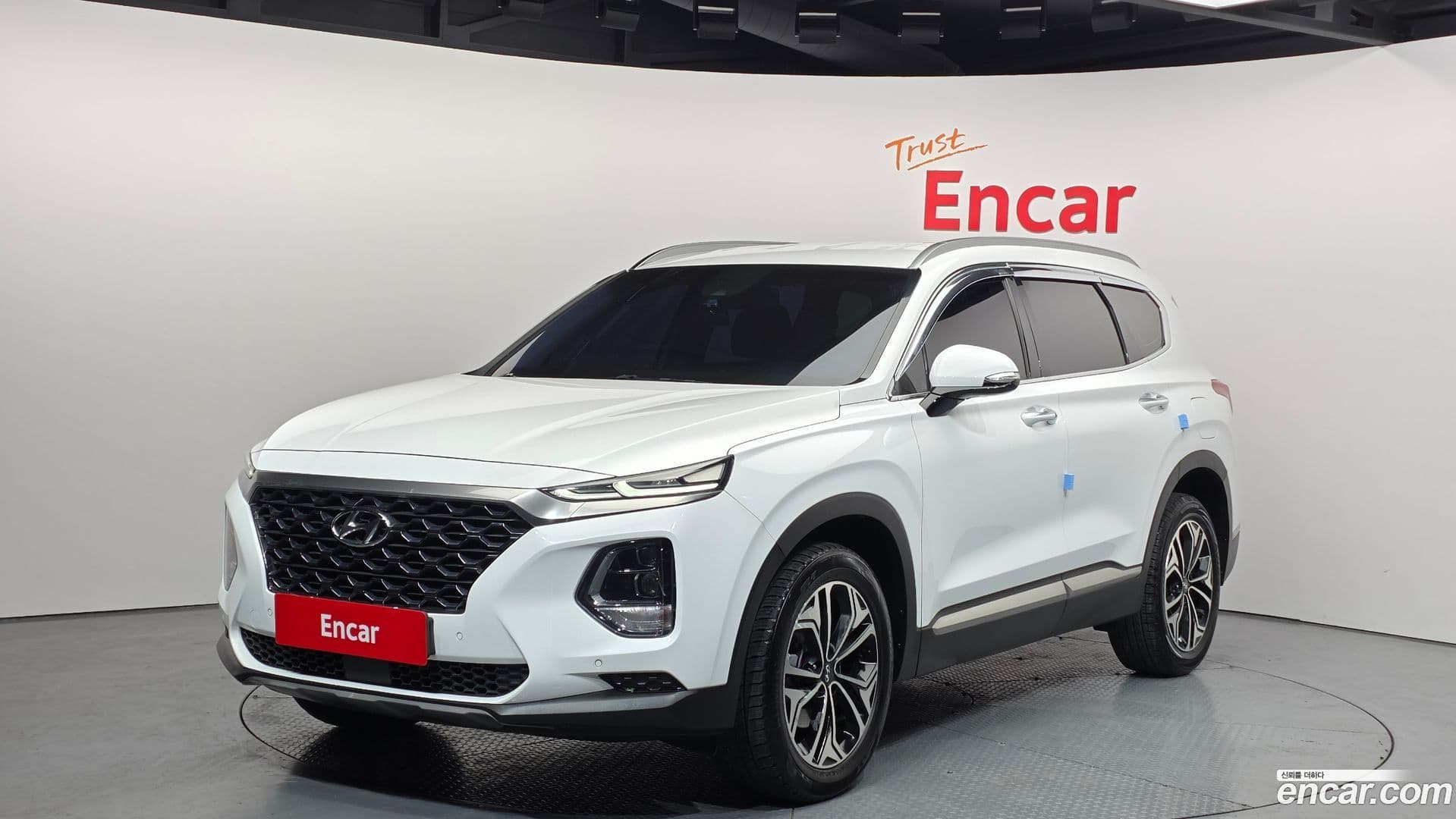 Main__Slider__Photo:Santafe Hyundai 2019.1-0