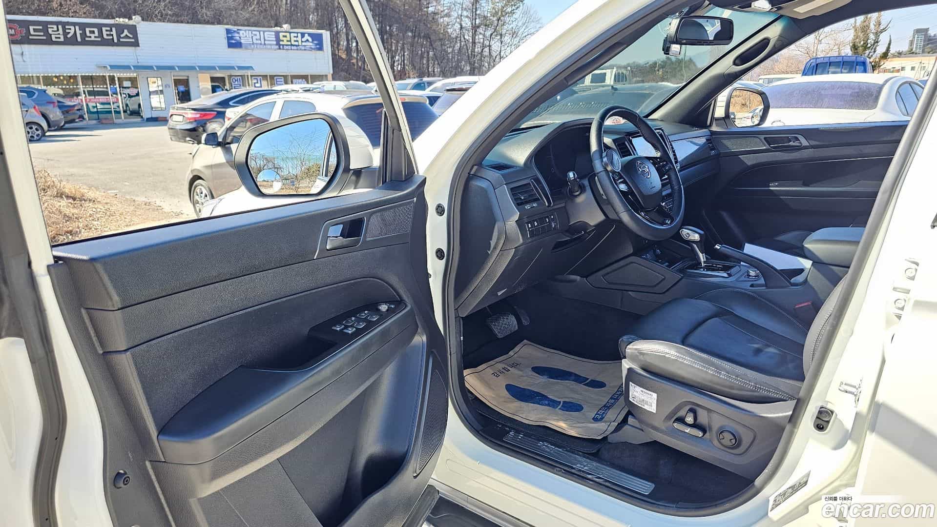 Rexton KG Mobility 2022.10-INNER-010