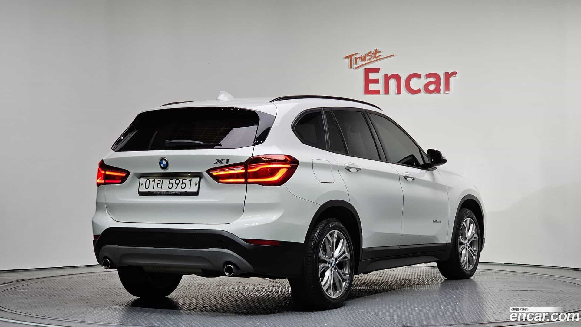 X1 BMW 2018.10-OUTER-002