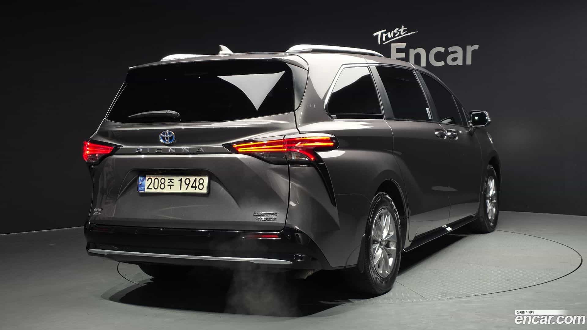 Sienna Toyota 2023.11-OUTER-002