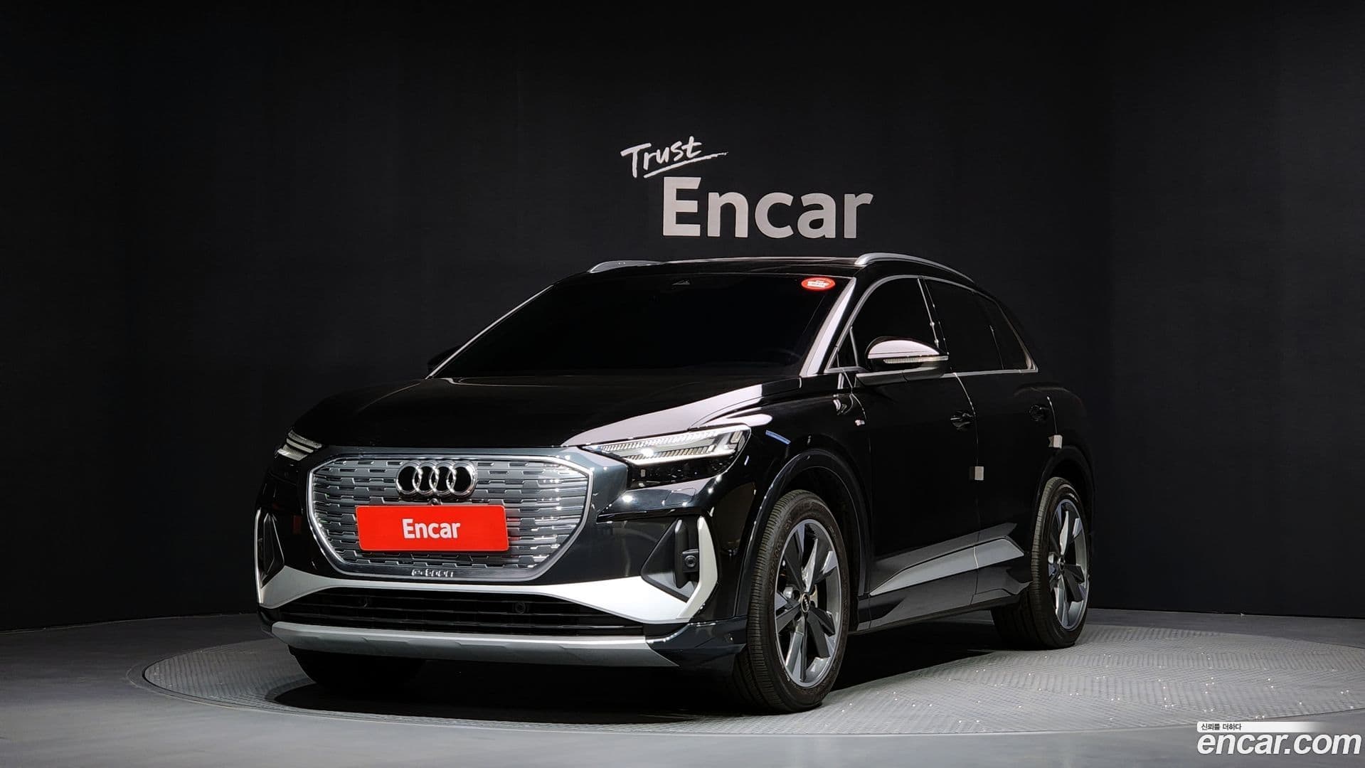 Main__Slider__Photo:Q4 e-tron Audi 2022.10-0