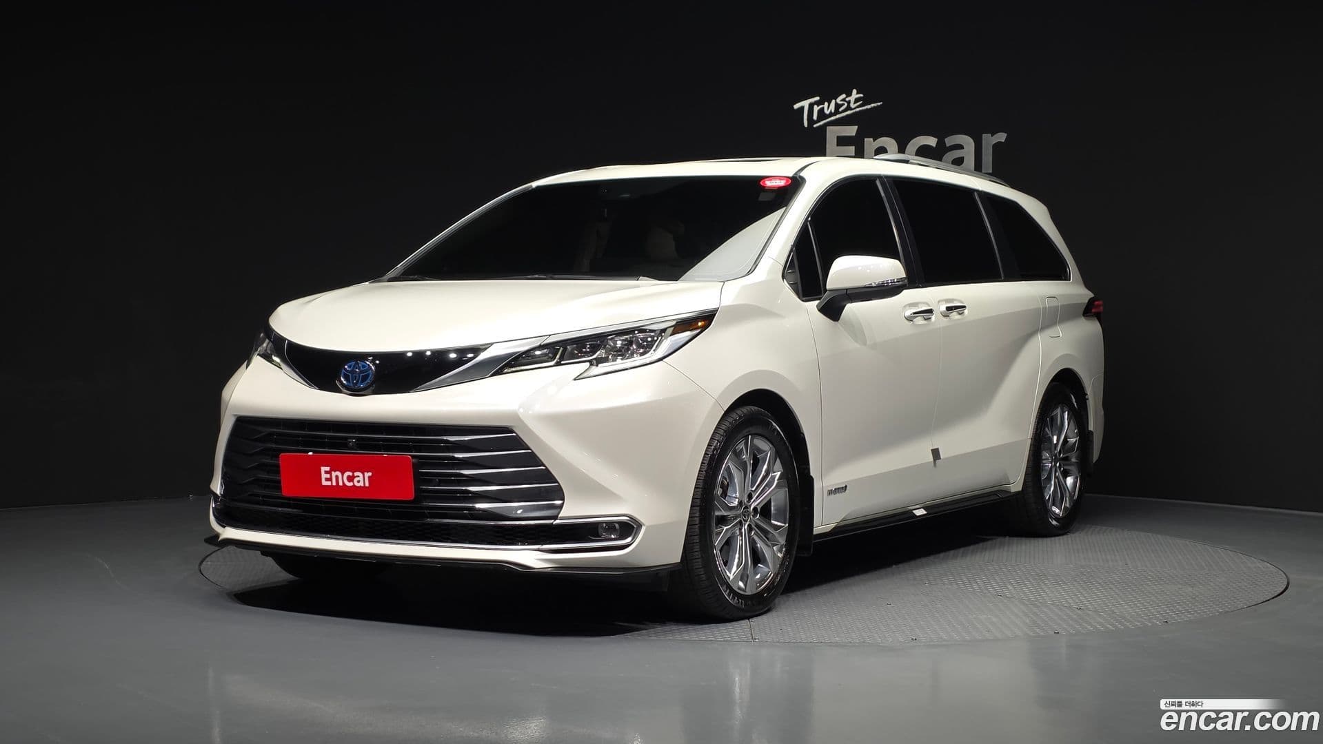 Main__Slider__Photo:Sienna Toyota 2021.6-0