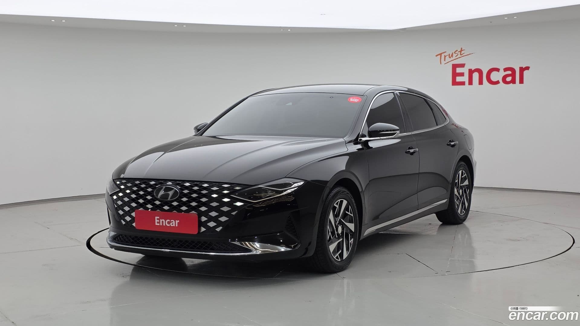 Main__Slider__Photo:Grandeur Hyundai 2021.11-0