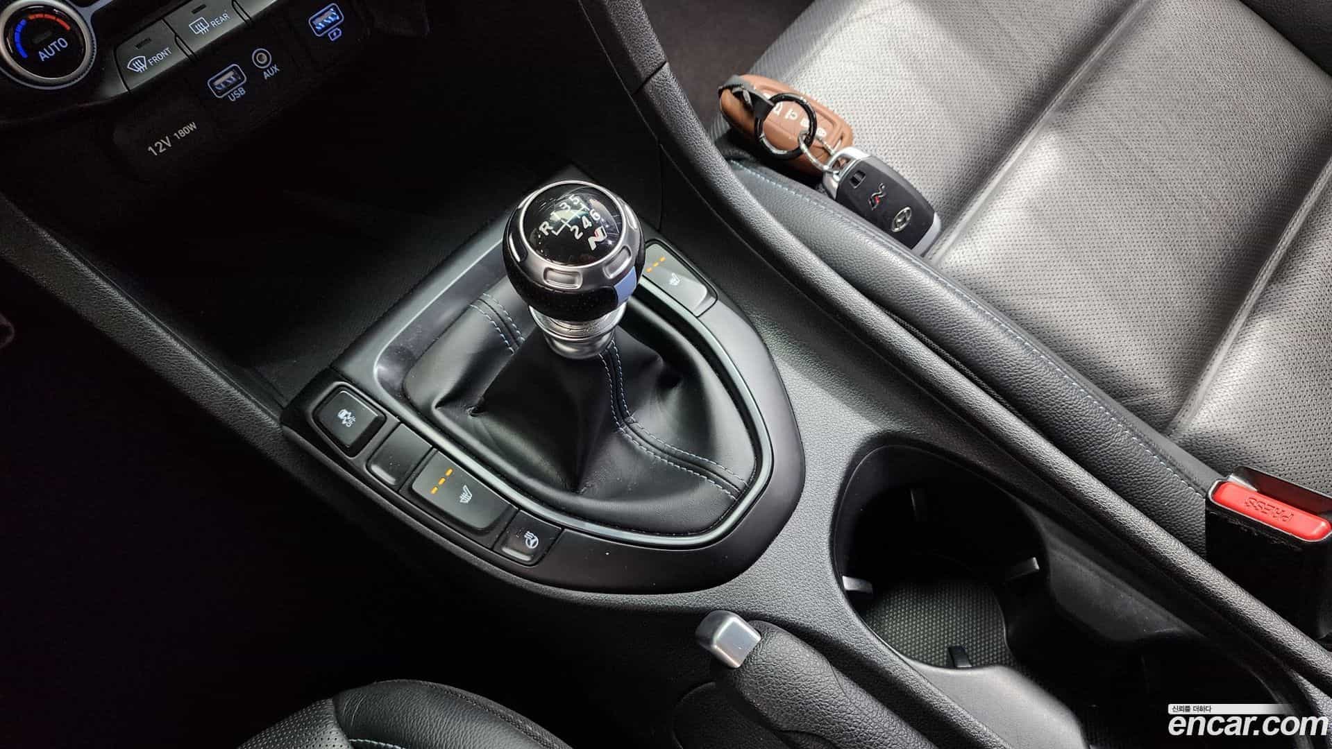 Veloster Hyundai 2018.7-INNER-009