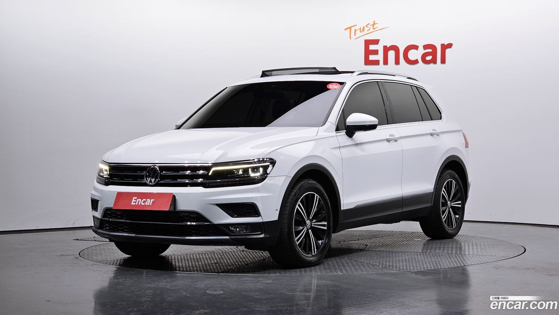 Main__Slider__Photo:Tiguan Volkswagen 2020.6-0