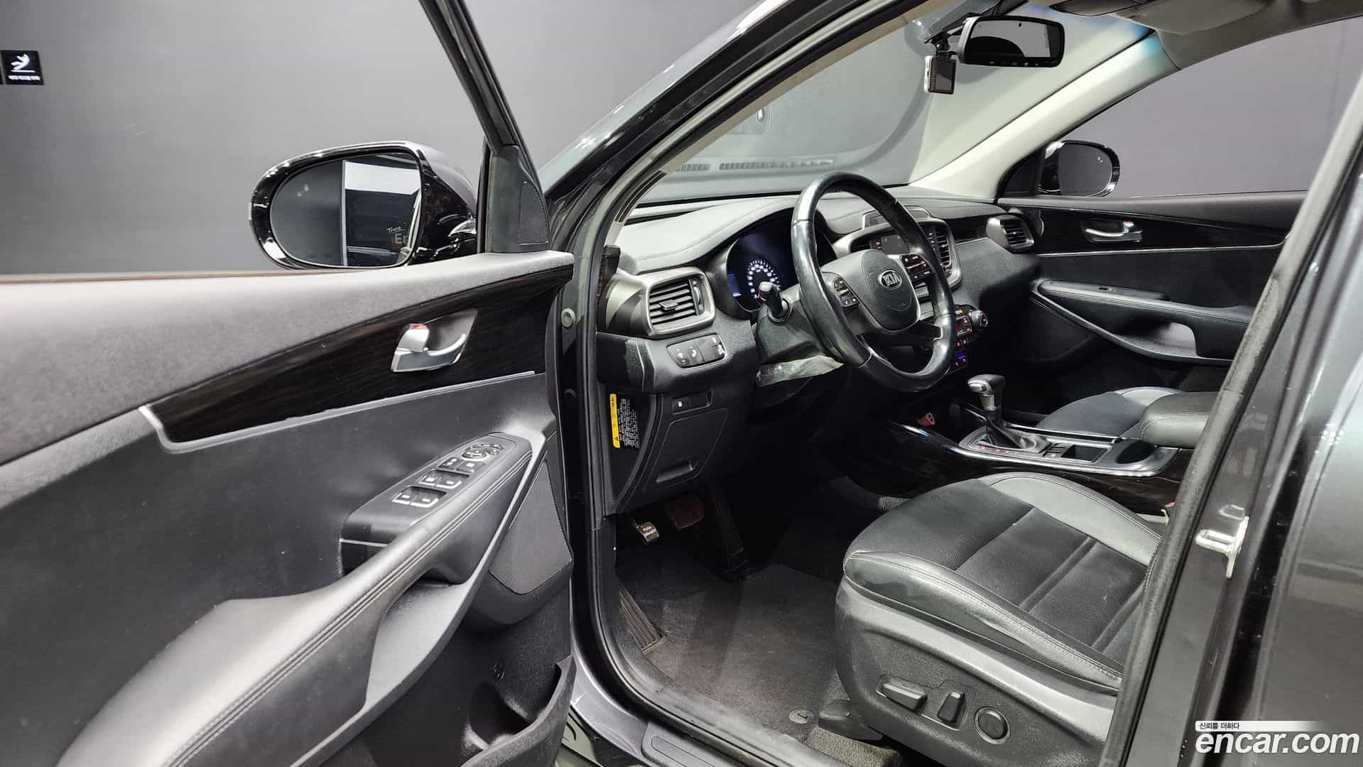 Sorento Kia 2019.2-INNER-010