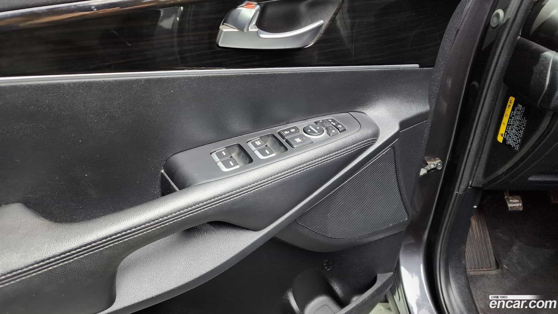 Sorento Kia 2019.2-OPTION-021