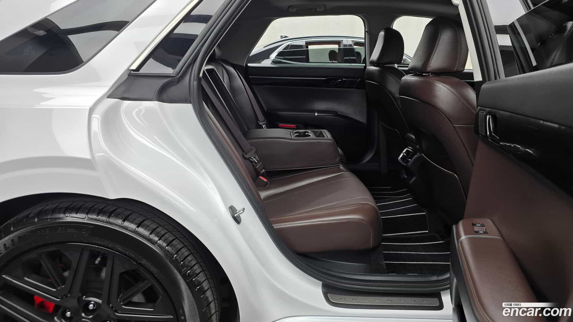 Grandeur Hyundai 2023.0-OPTION-016