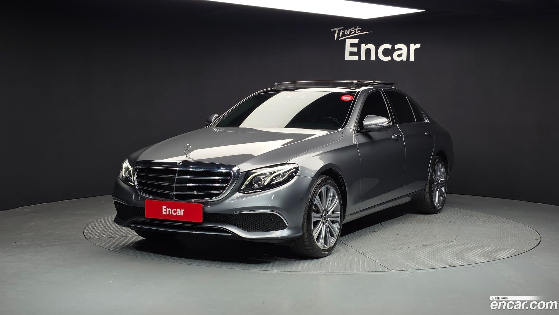 Main__Slider__Photo:E-Class Mercedes-Benz 2020.9-0