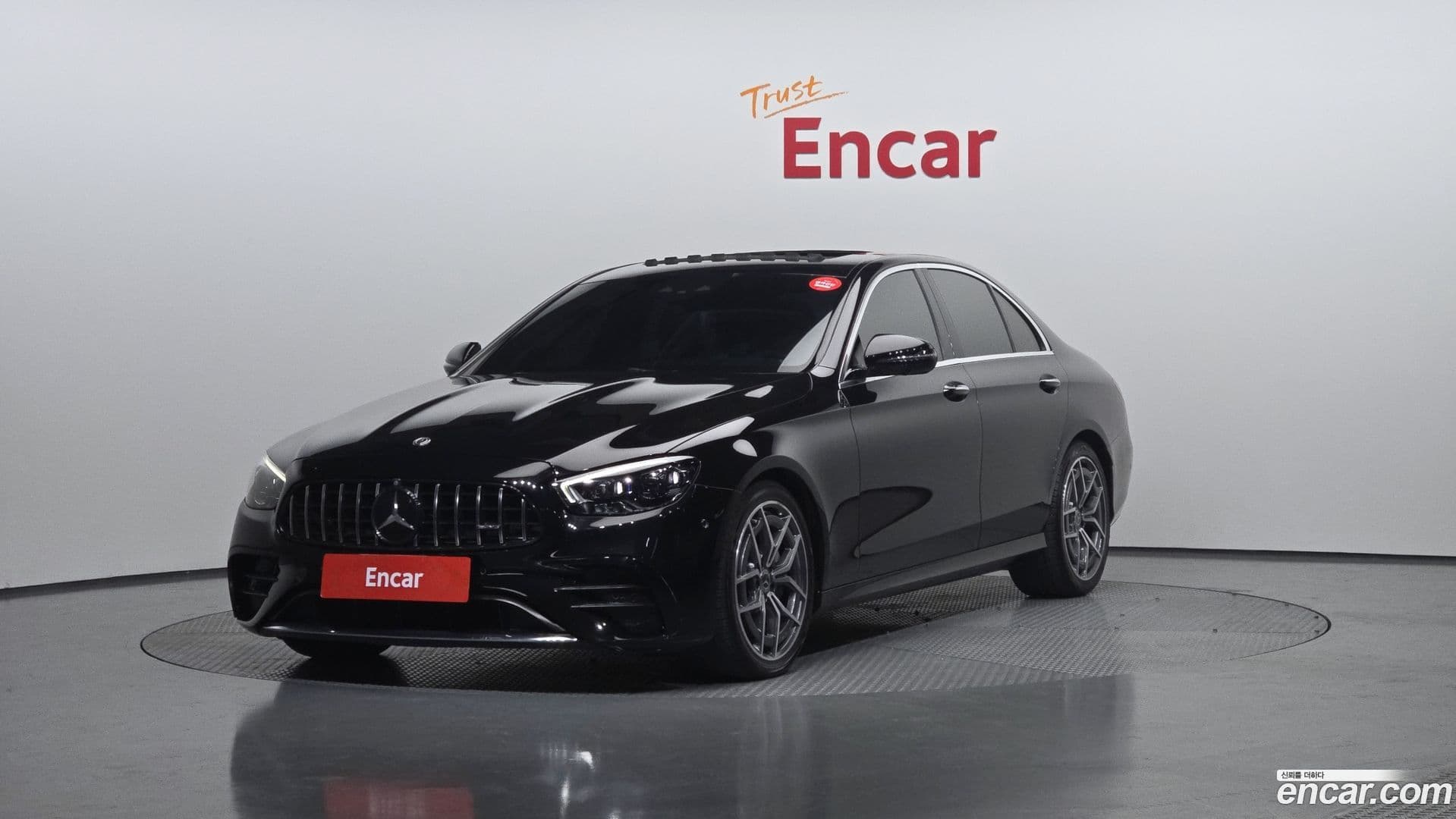 Main__Slider__Photo:E-Class Mercedes-Benz 2020.11-0