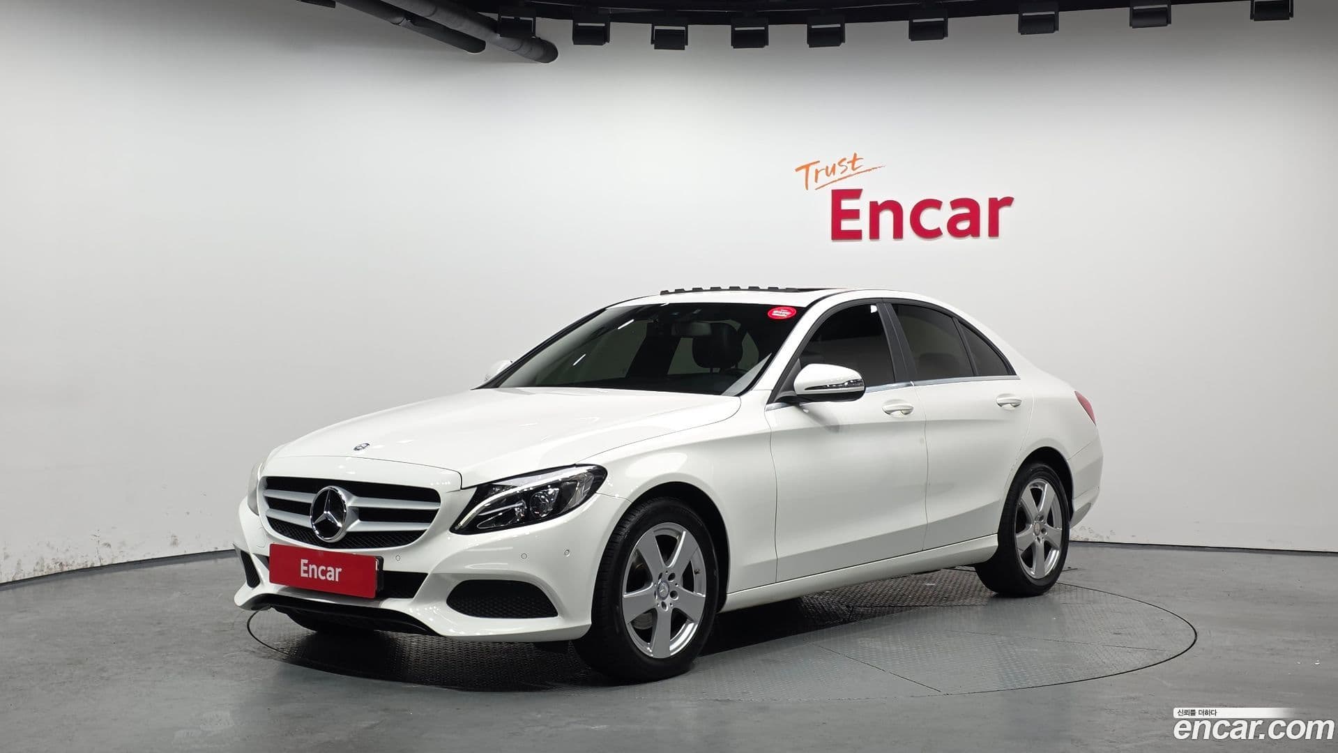 Main__Slider__Photo:C-Class Mercedes-Benz 2016.6-0