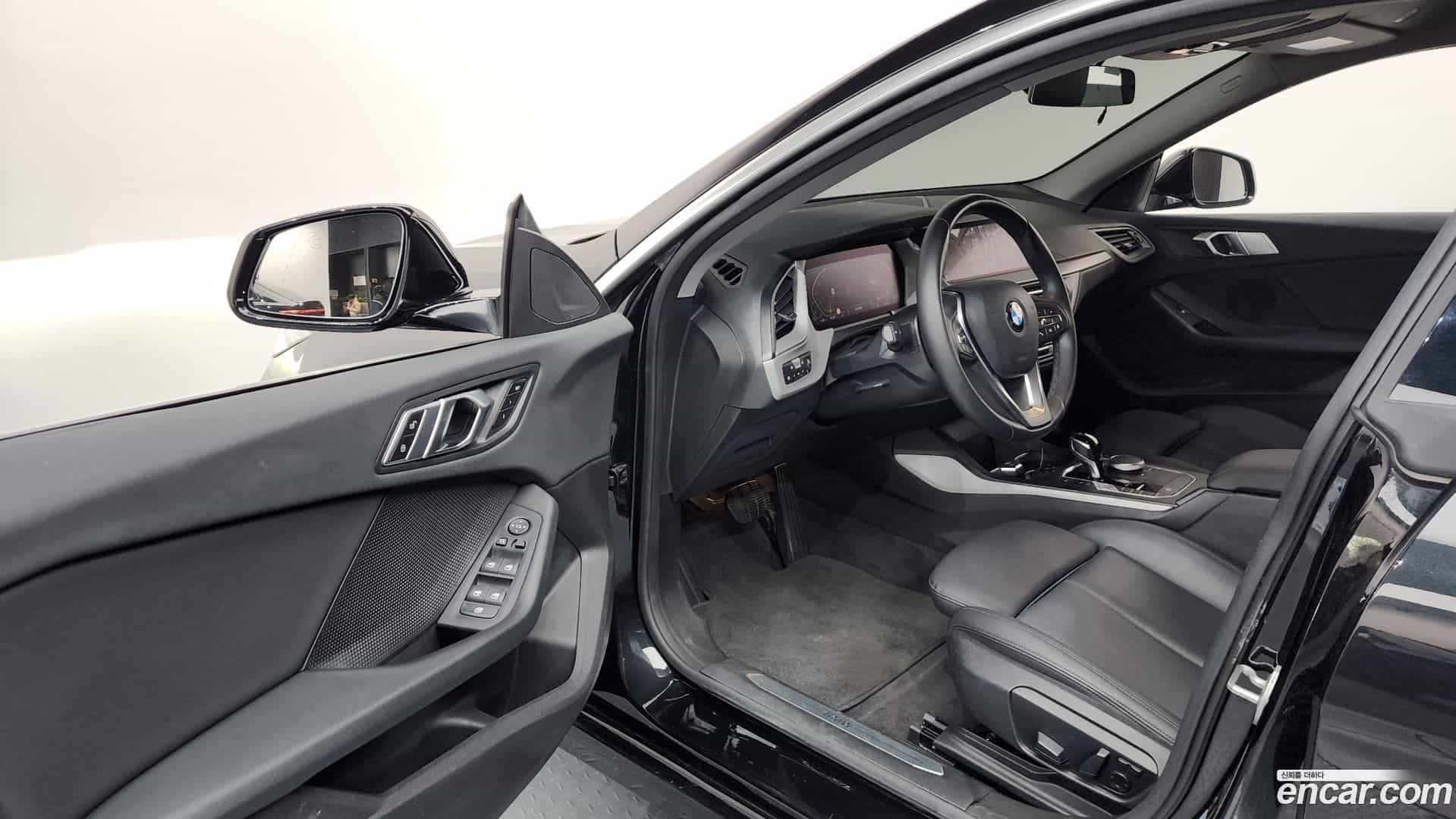 2-Series BMW 2021.0-INNER-010
