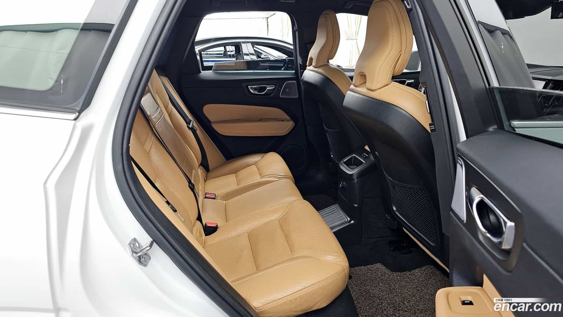 XC60 Volvo 2019.6-OPTION-016
