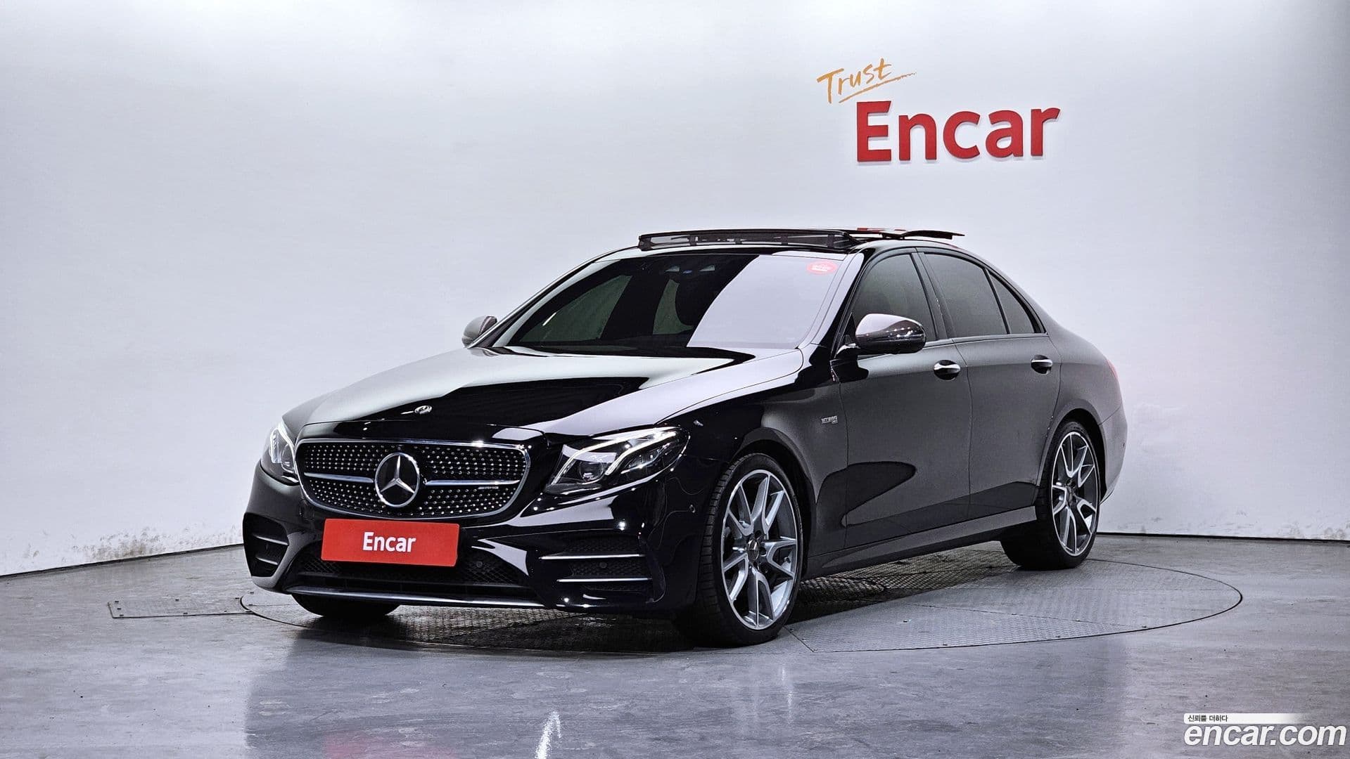 Main__Slider__Photo:E-Class Mercedes-Benz 2017.11-0