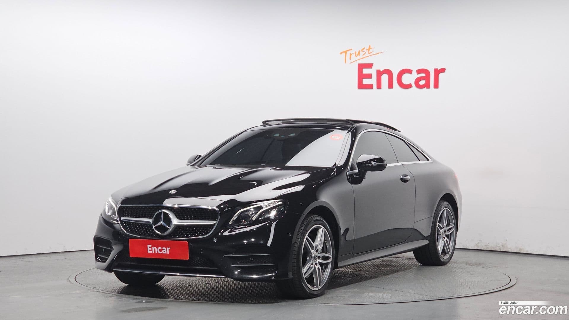 Main__Slider__Photo:E-Class Mercedes-Benz 2018.11-0