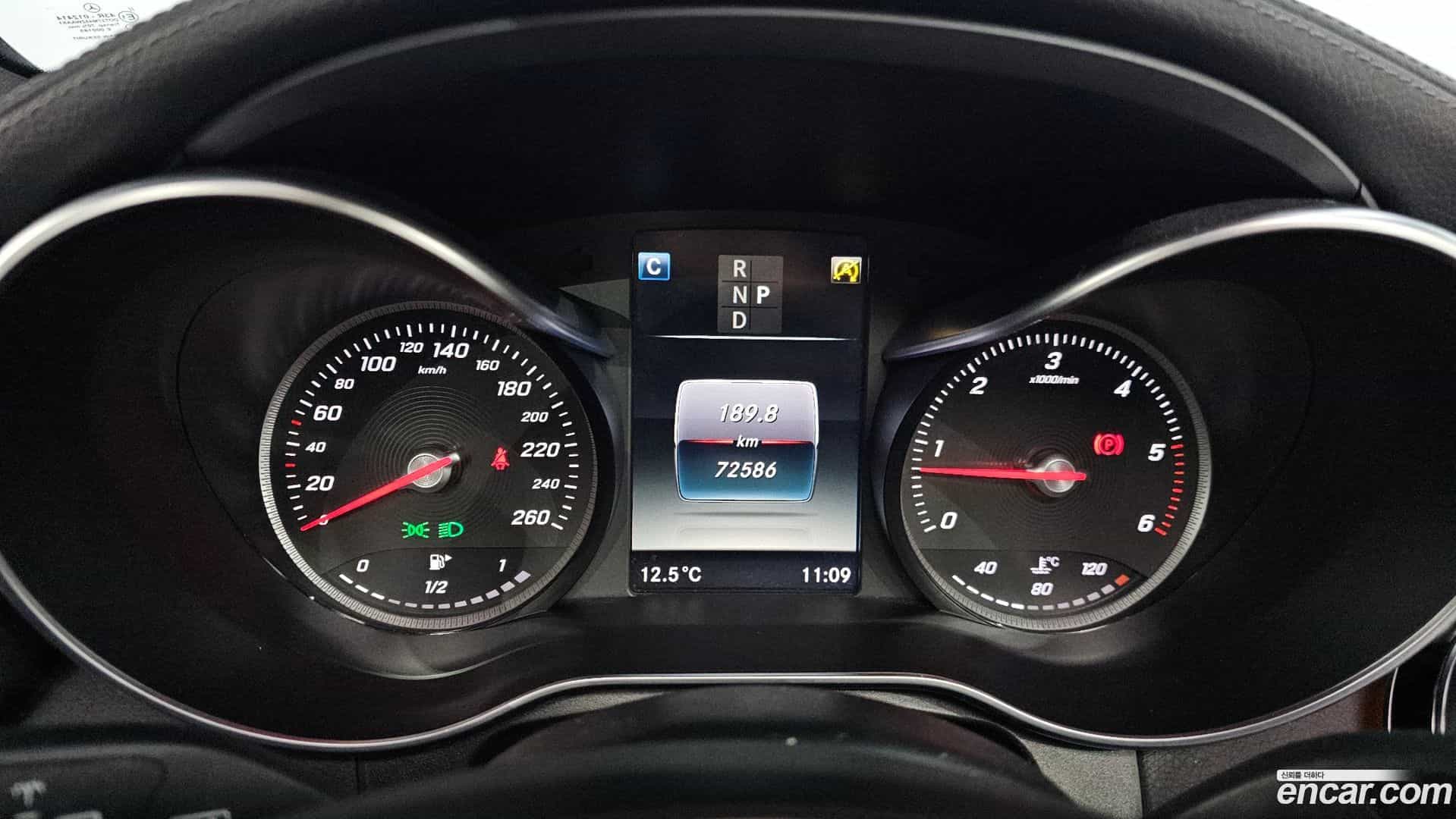 GLC-Class Mercedes-Benz 2016.4-INNER-008