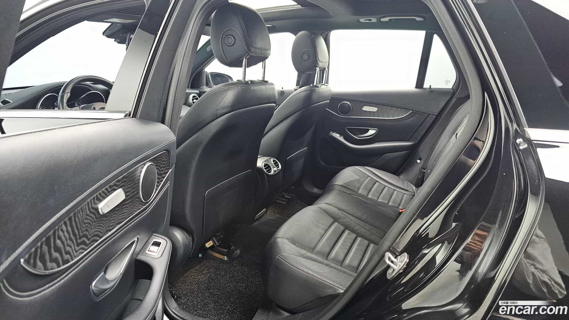 GLC-Class Mercedes-Benz 2016.4-OPTION-015