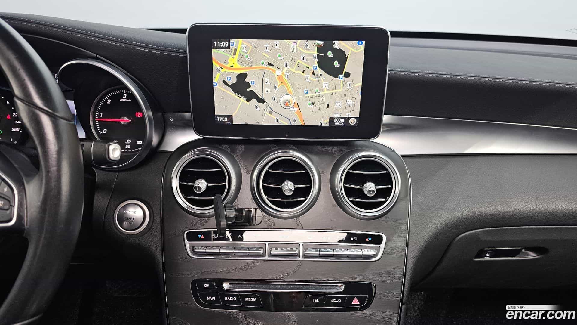 GLC-Class Mercedes-Benz 2016.4-OPTION-016