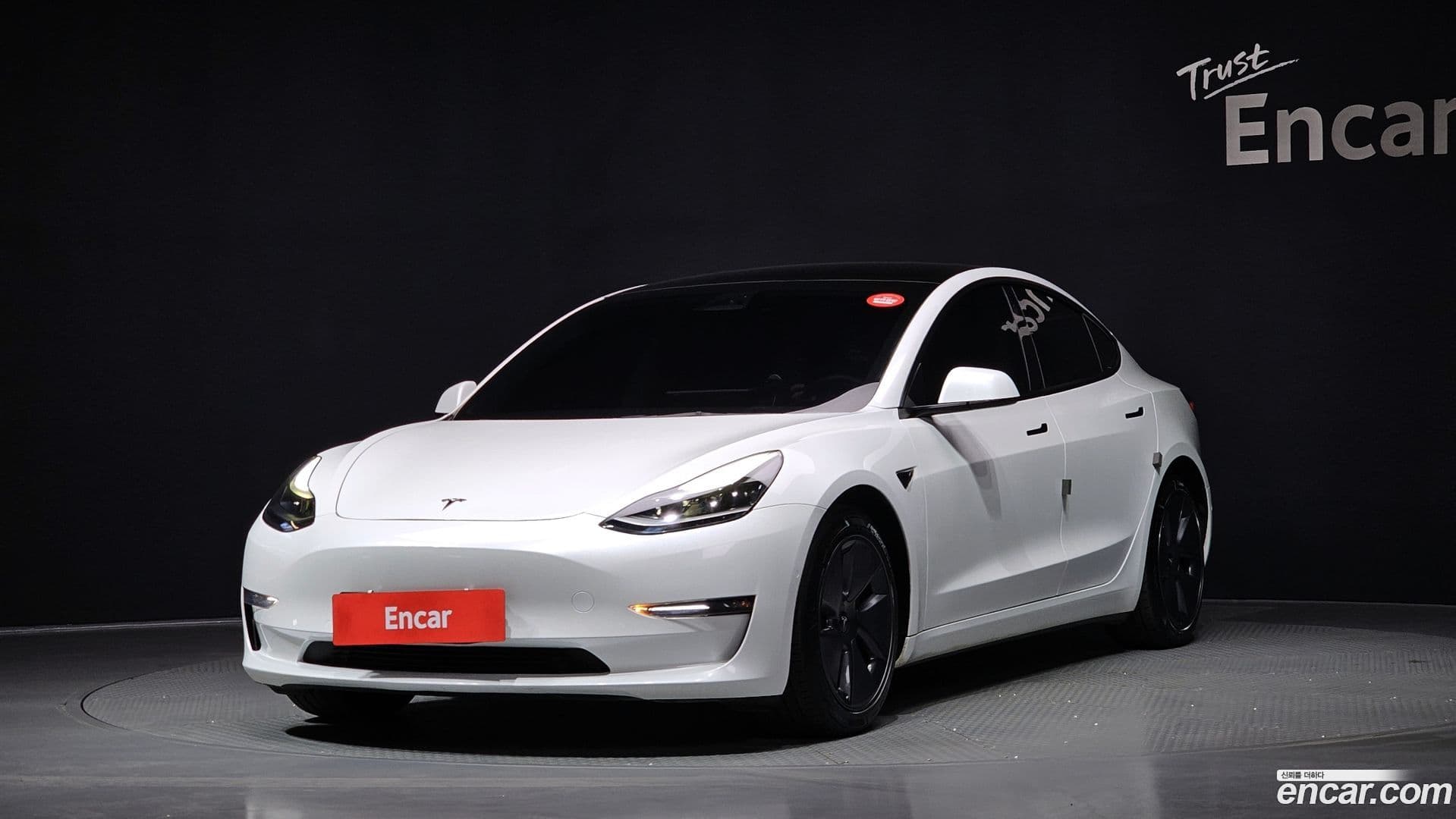 Main__Slider__Photo:Model 3 Tesla 2022.4-0