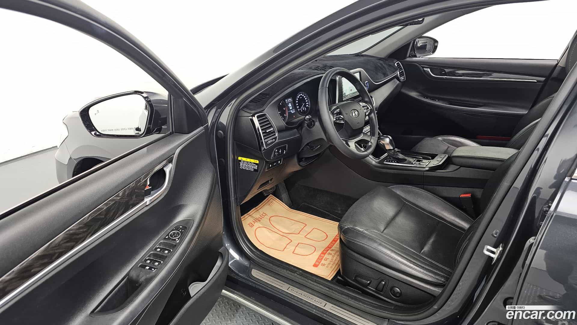 Grandeur Hyundai 2017.11-INNER-010