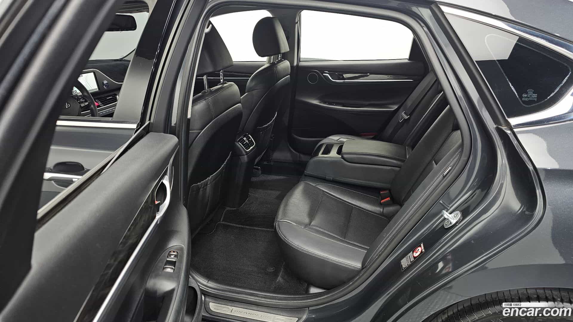 Grandeur Hyundai 2017.11-OPTION-015
