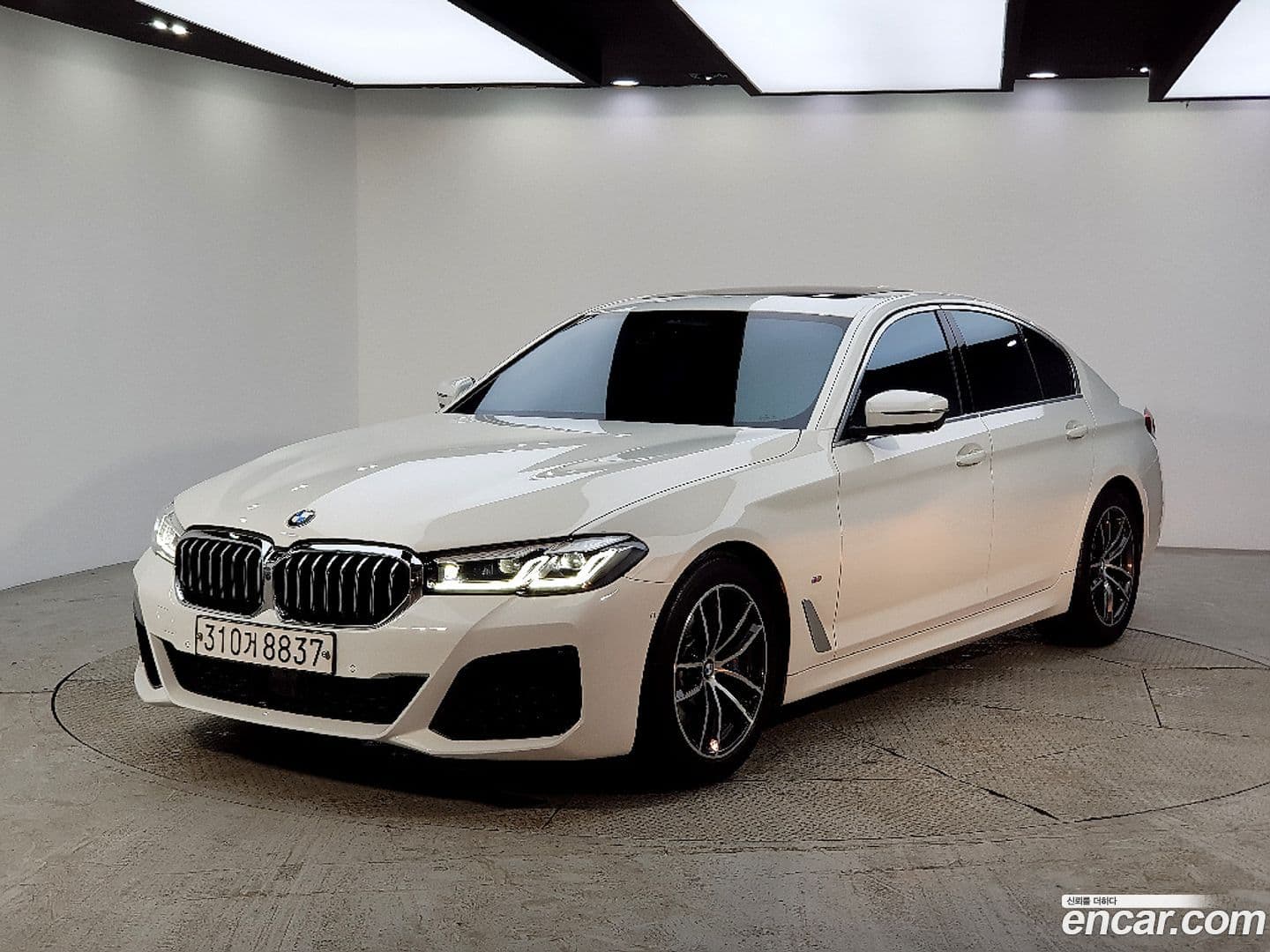 Main__Slider__Photo:5-Series BMW 2021.3-0