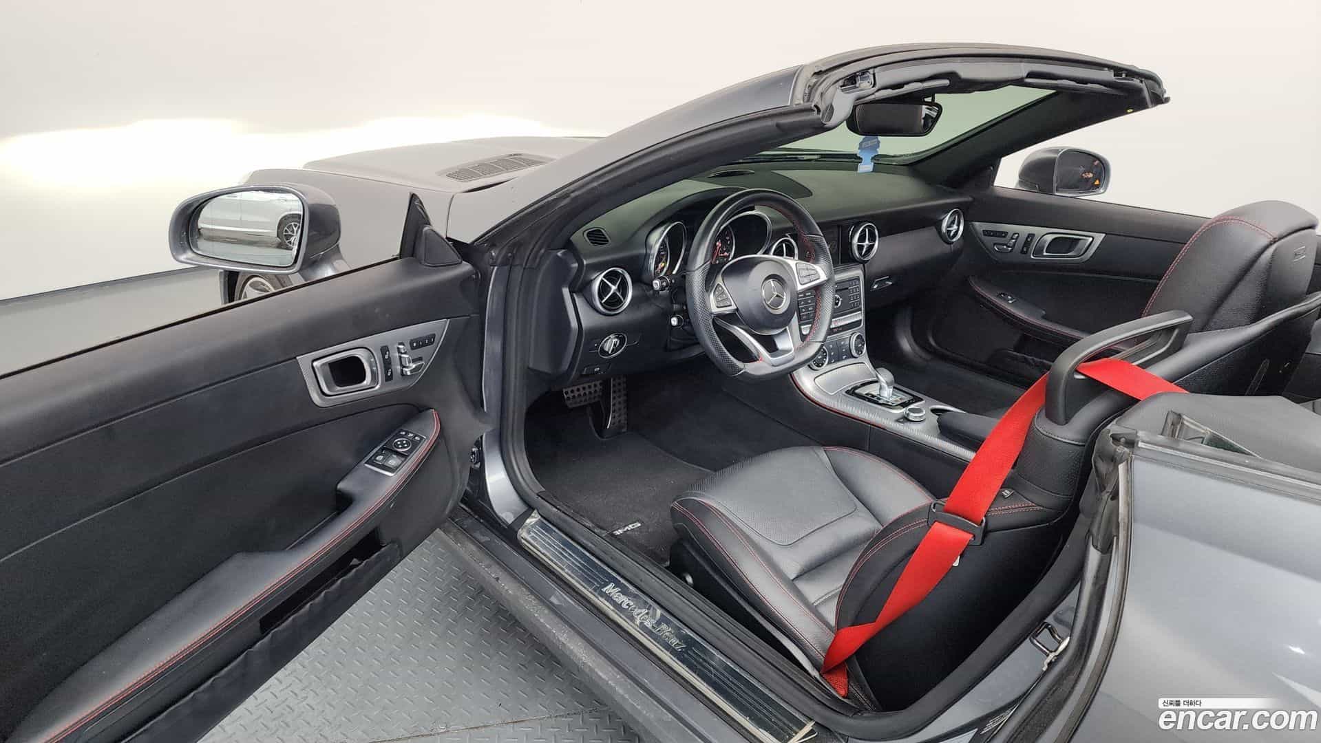 SLC-Class Mercedes-Benz 2017.11-INNER-010