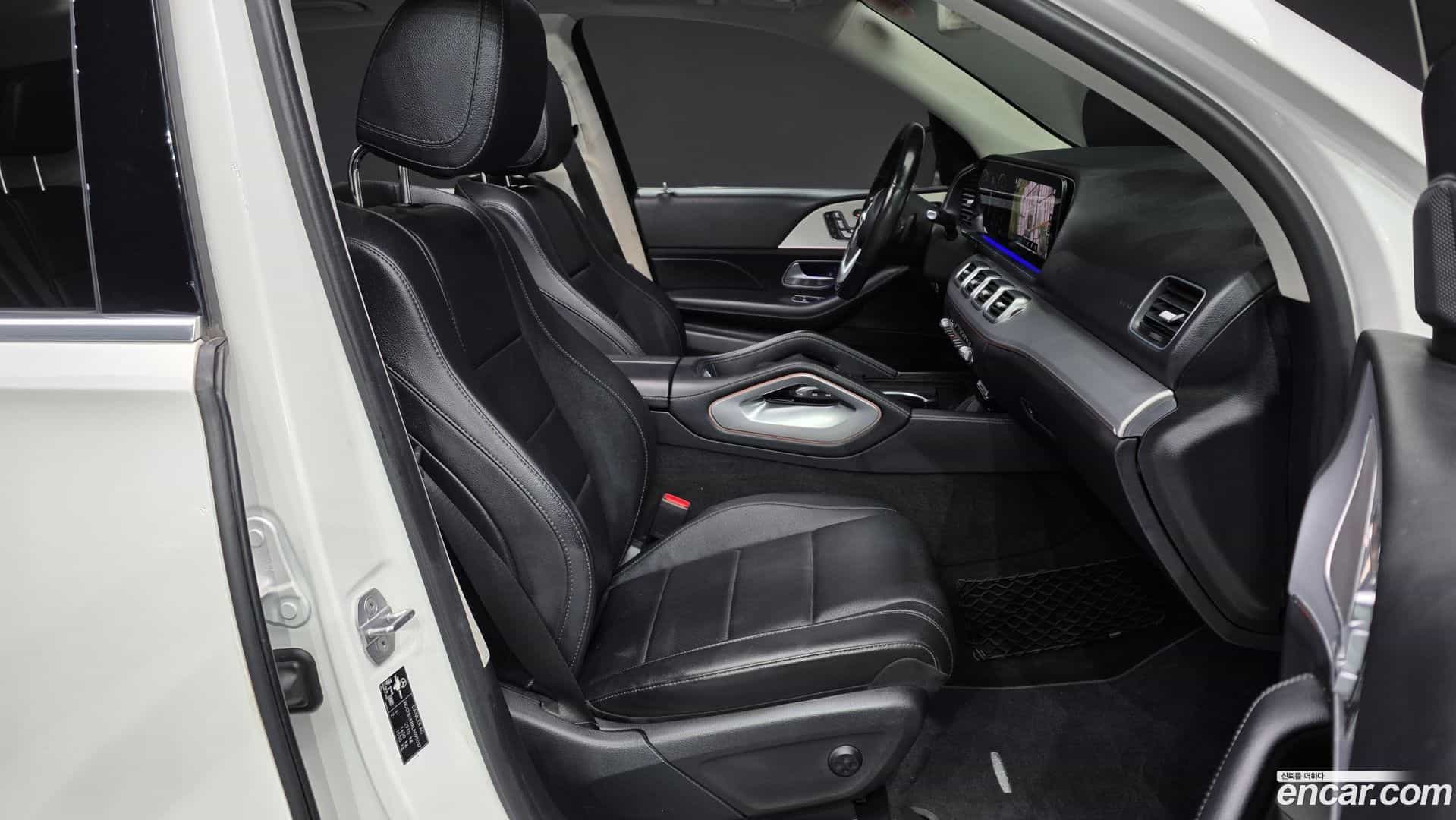 GLE-Class Mercedes-Benz 2020.7-INNER-010