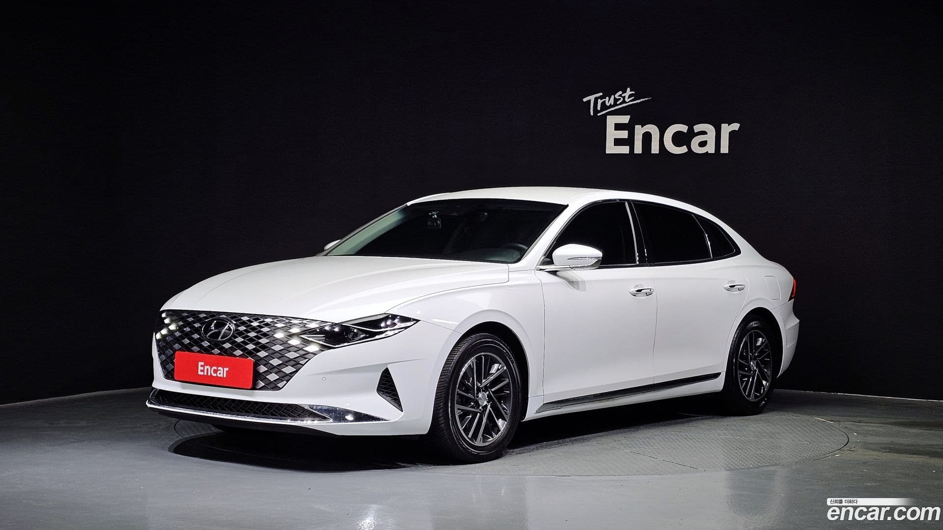 Main__Slider__Photo:Grandeur Hyundai 2021.11-0