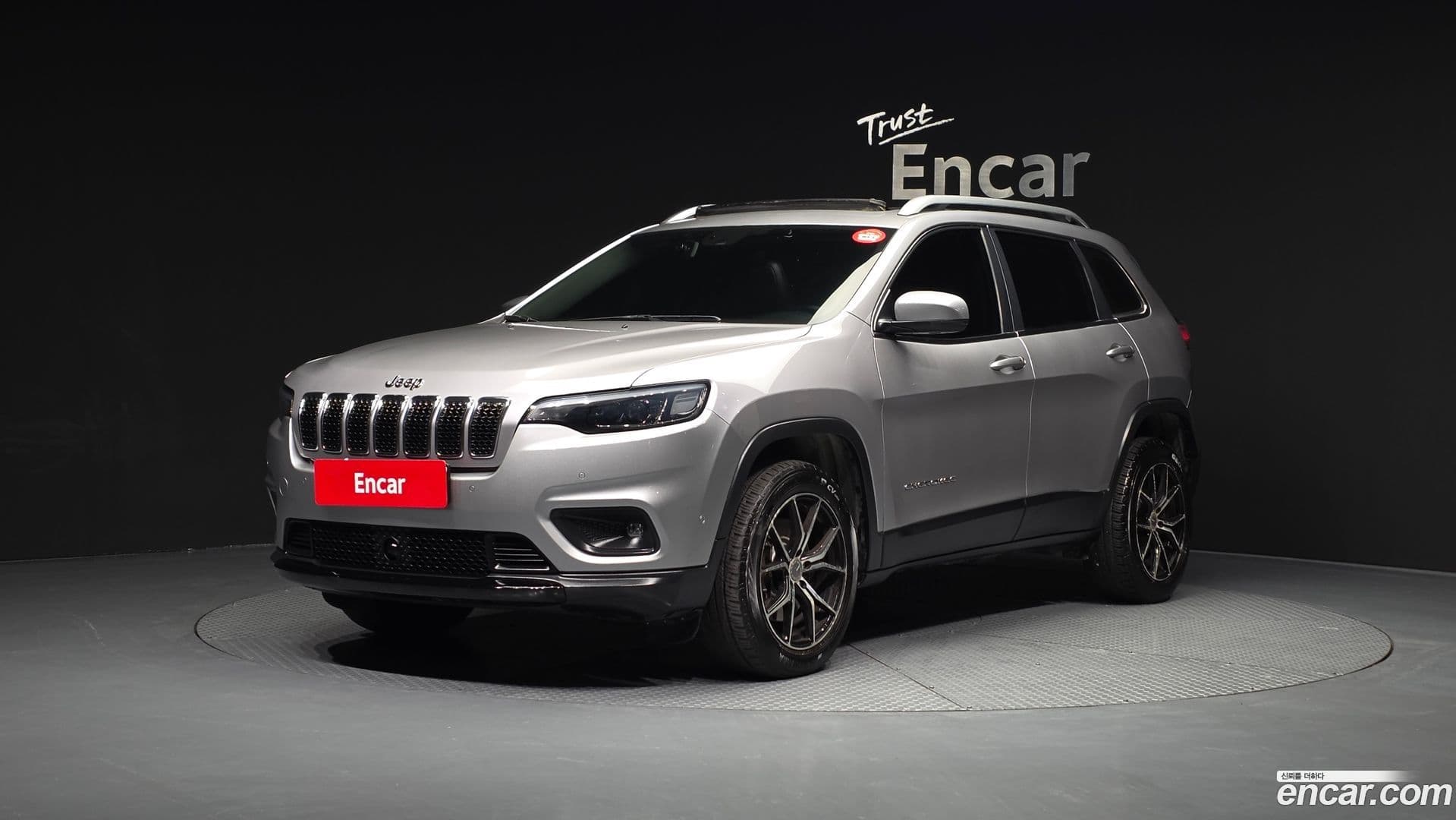 Main__Slider__Photo:Cherokee Jeep 2018.9-0