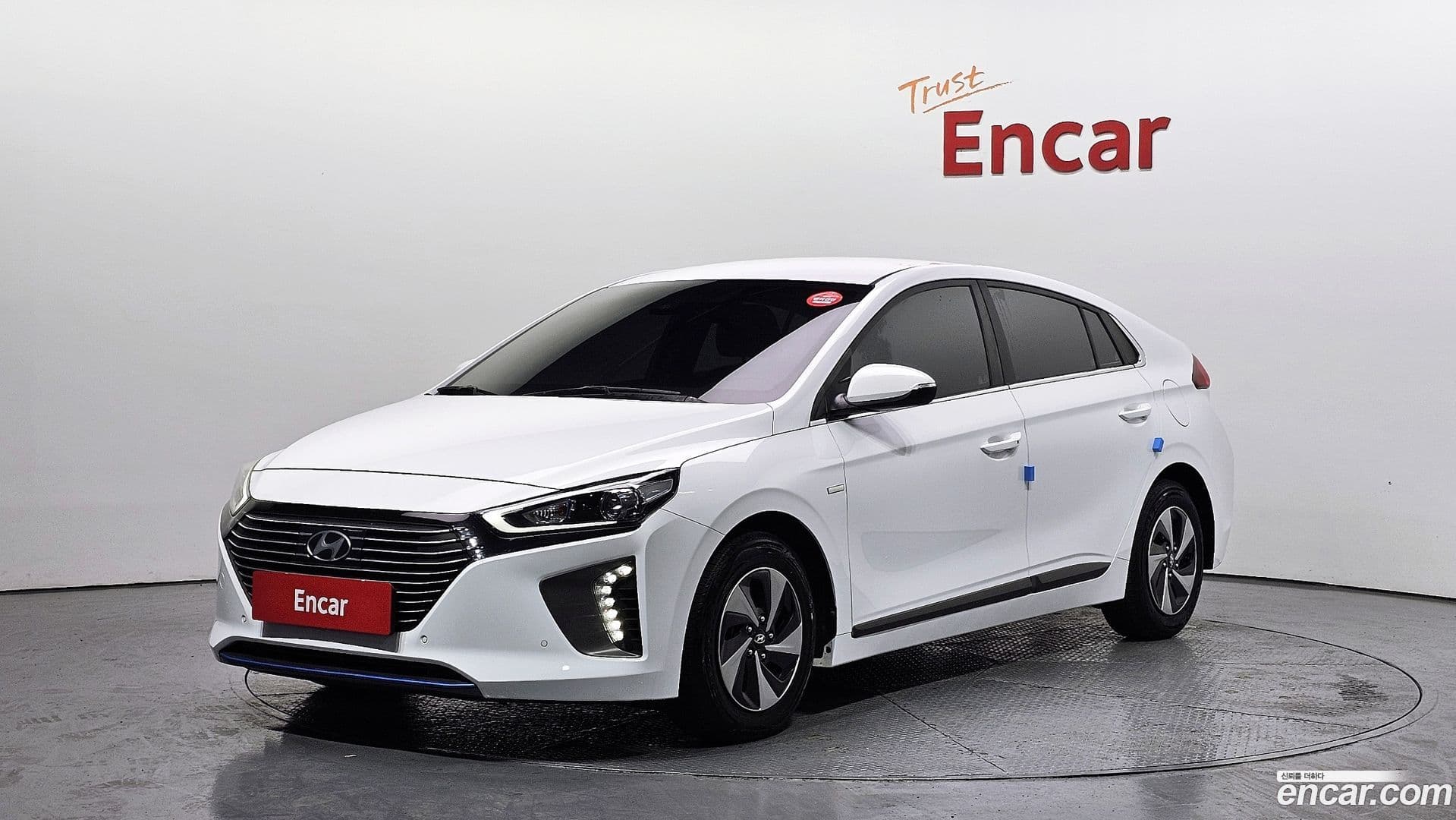 Main__Slider__Photo:Ioniq Hyundai 2018.2-0