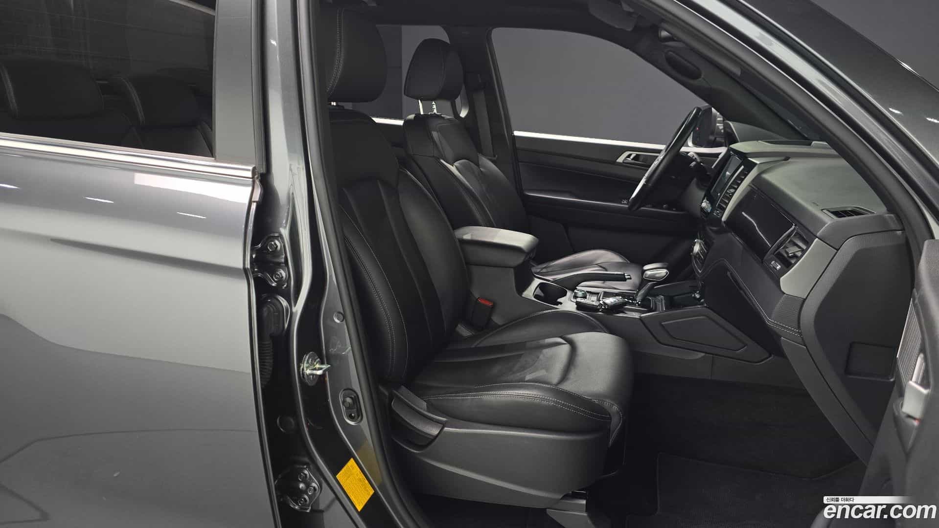 Rexton KG Mobility 2022.11-INNER-010