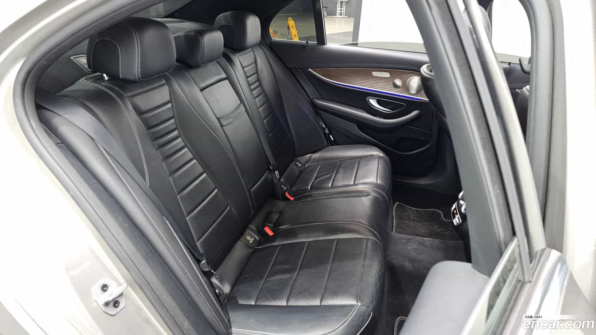 E-Class Mercedes-Benz 2021.10-OPTION-016