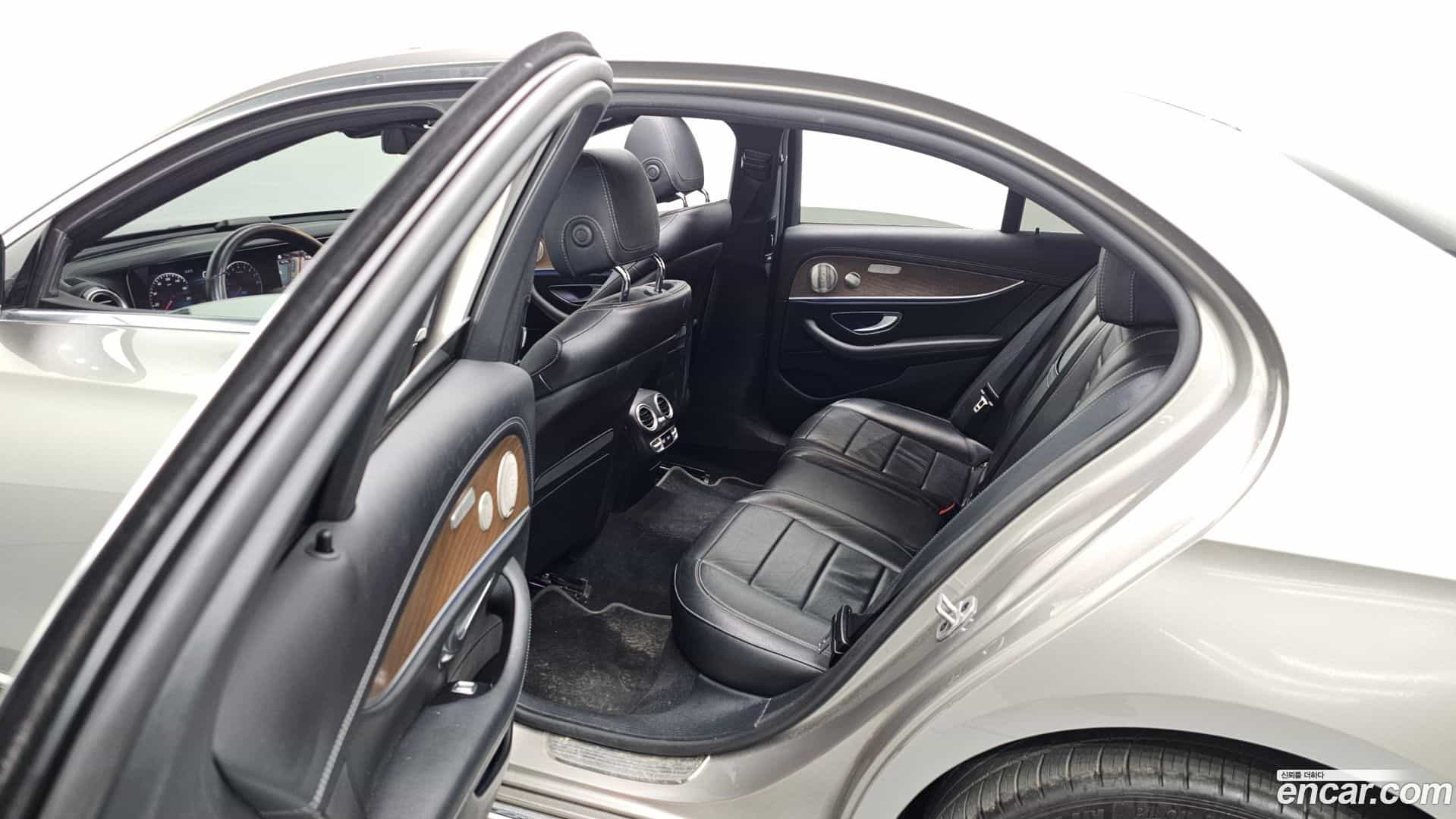 E-Class Mercedes-Benz 2021.10-OPTION-017