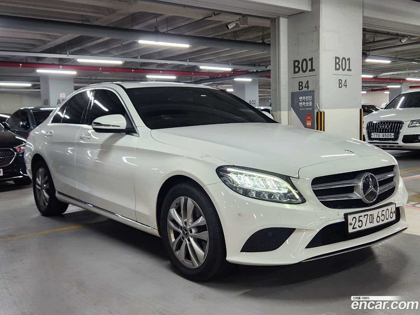 Main__Slider__Photo:C-Class Mercedes-Benz 2020.5-0