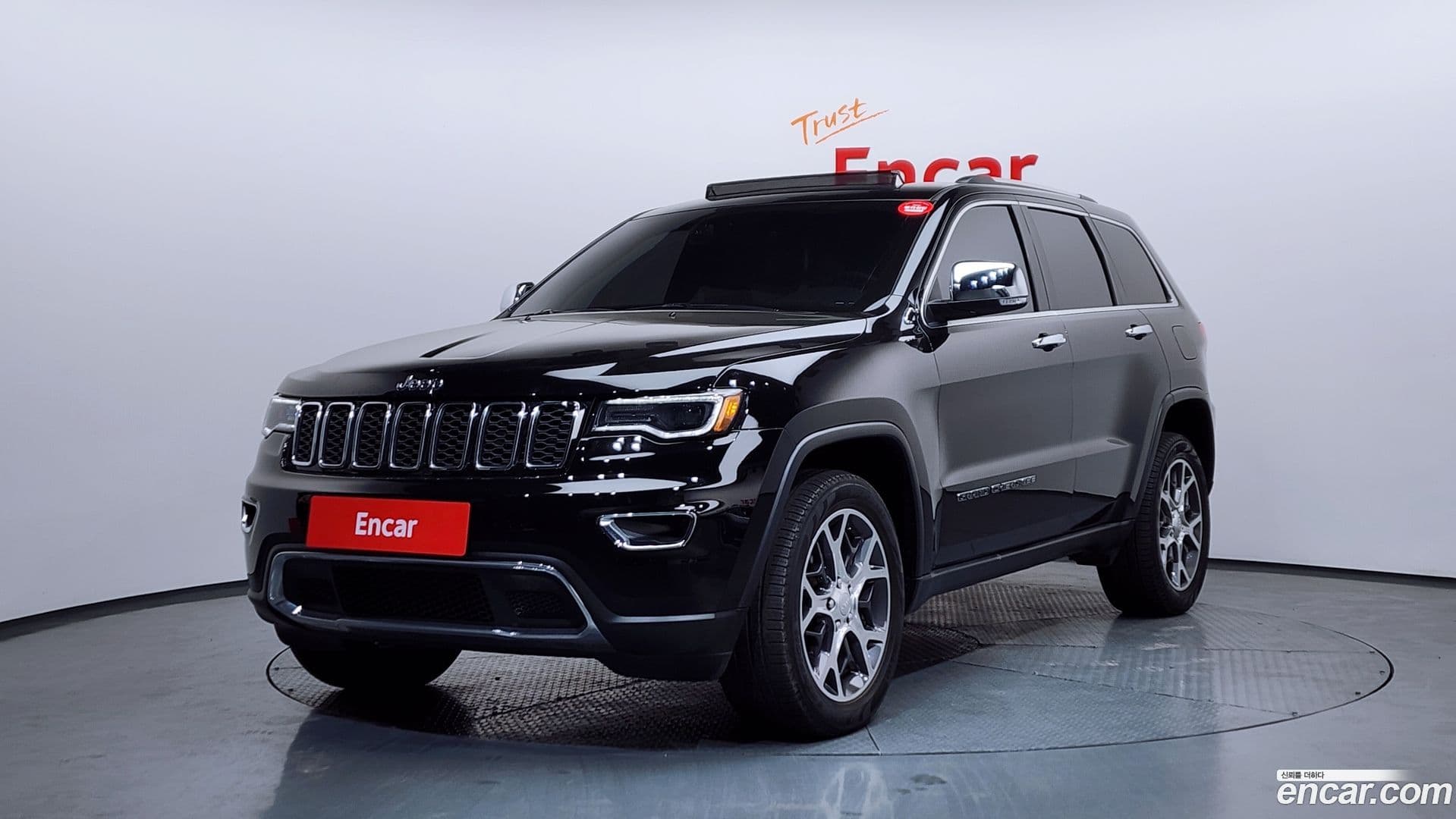 Main__Slider__Photo:Cherokee Jeep 2019.4-0