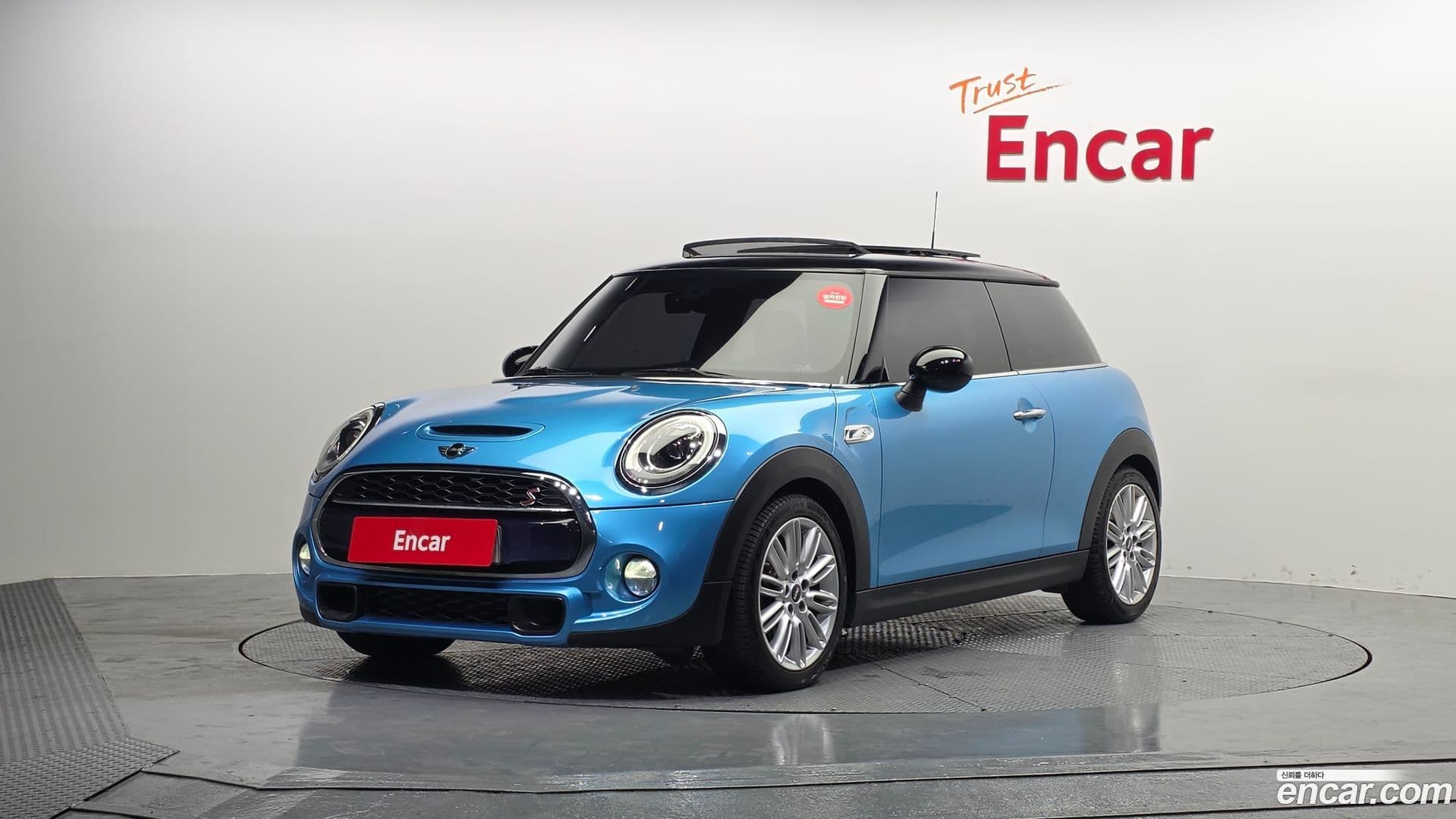 Main__Slider__Photo:Cooper Mini 2016.1-0