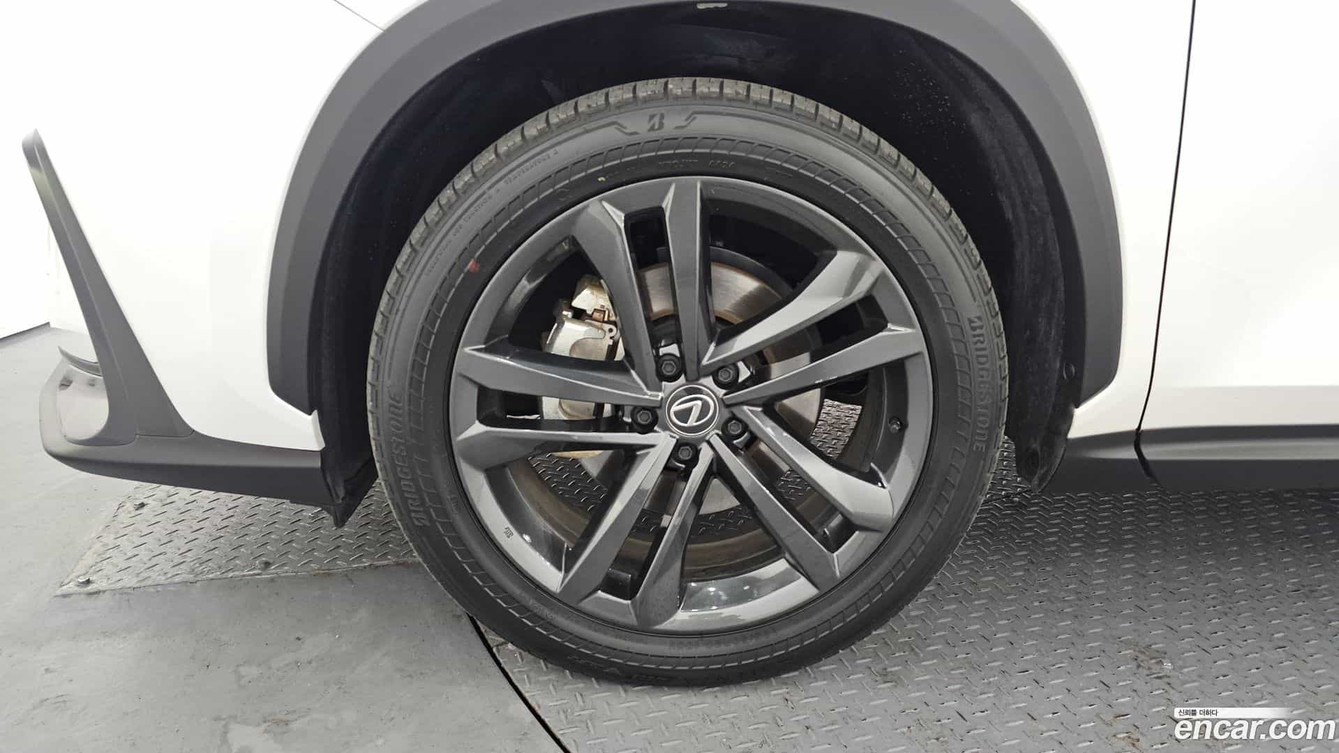 NX Lexus 2024.11-OUTER-005