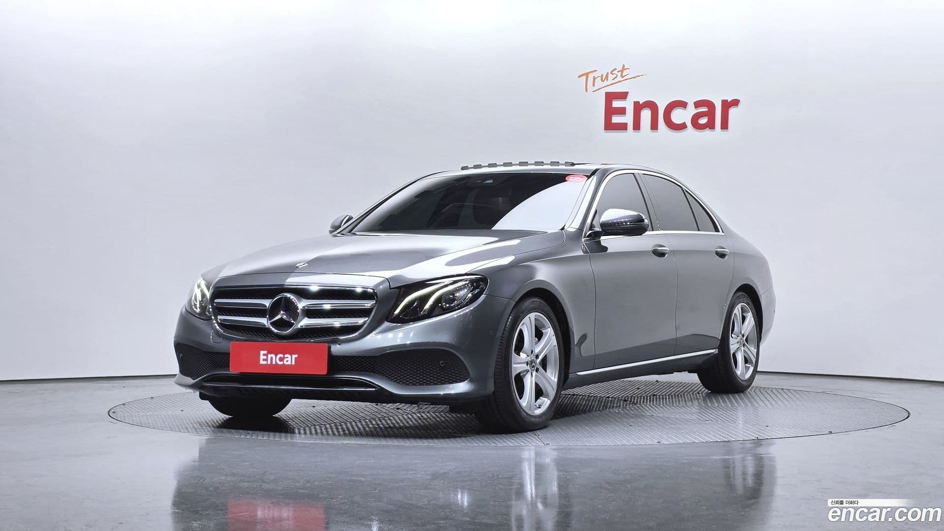 Main__Slider__Photo:E-Class Mercedes-Benz 2018.2-0