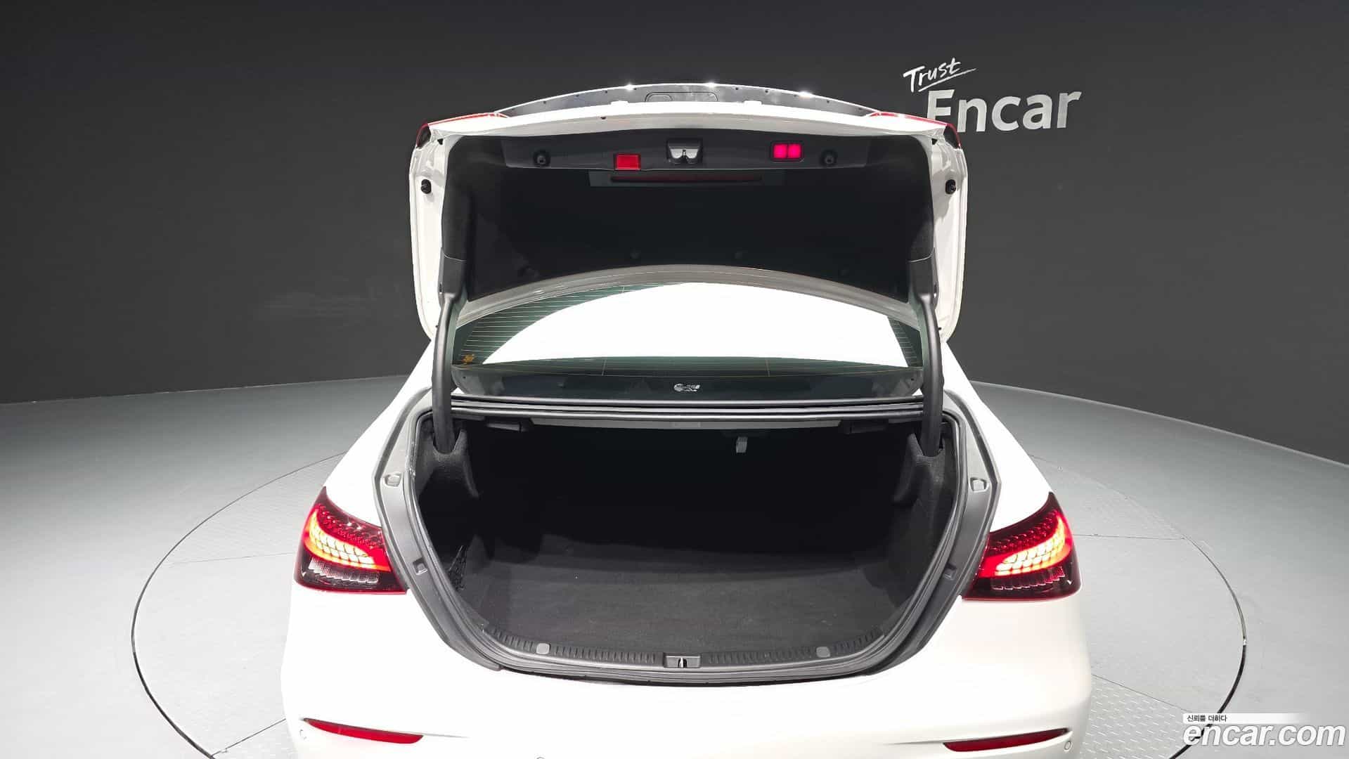 E-Class Mercedes-Benz 2022.3-OPTION-024