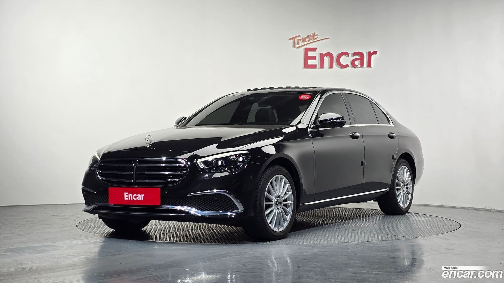 Main__Slider__Photo:E-Class Mercedes-Benz 2021.6-0