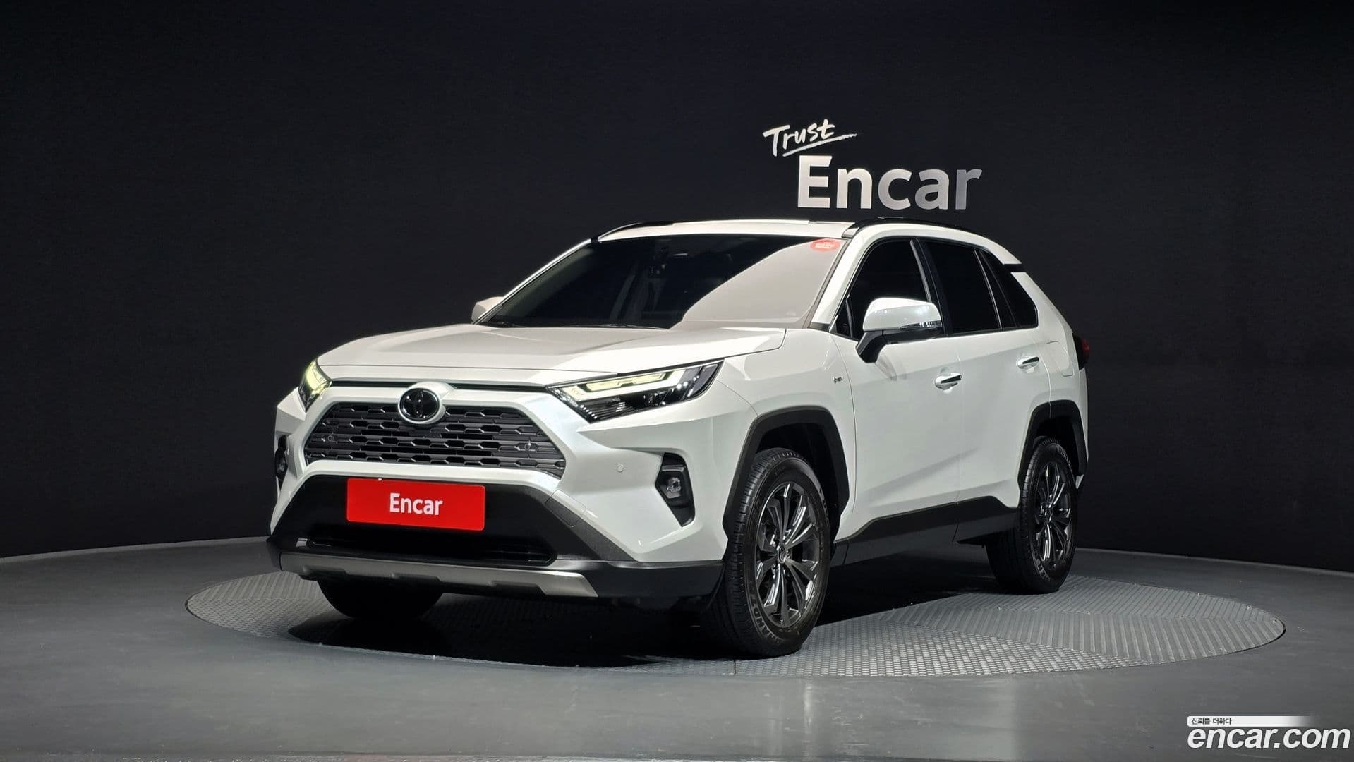 Main__Slider__Photo:RAV4 Toyota 2025.5-0