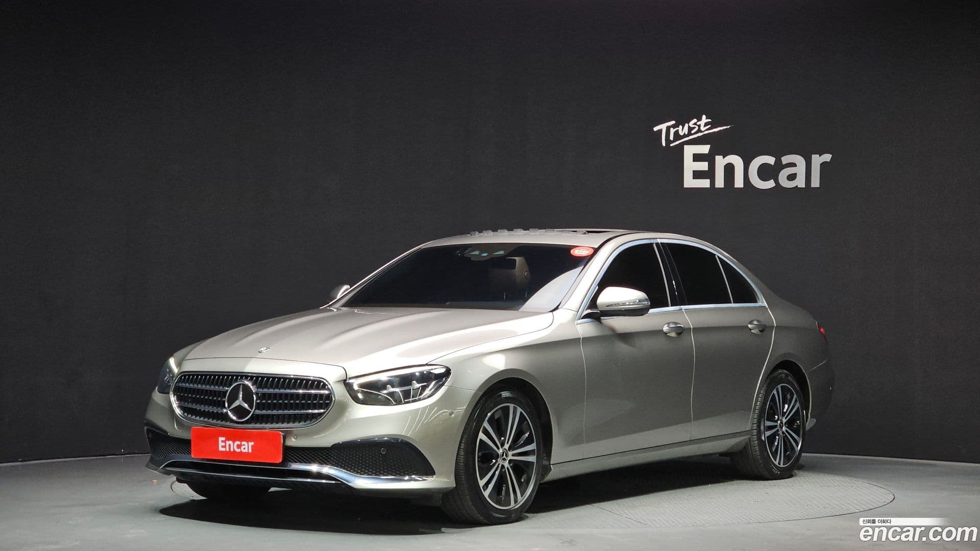 Main__Slider__Photo:E-Class Mercedes-Benz 2021.2-0