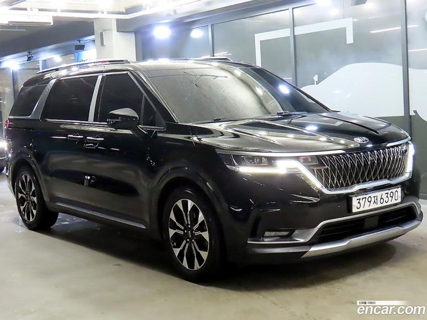 Main__Slider__Photo:Canival Kia 2021.1-0